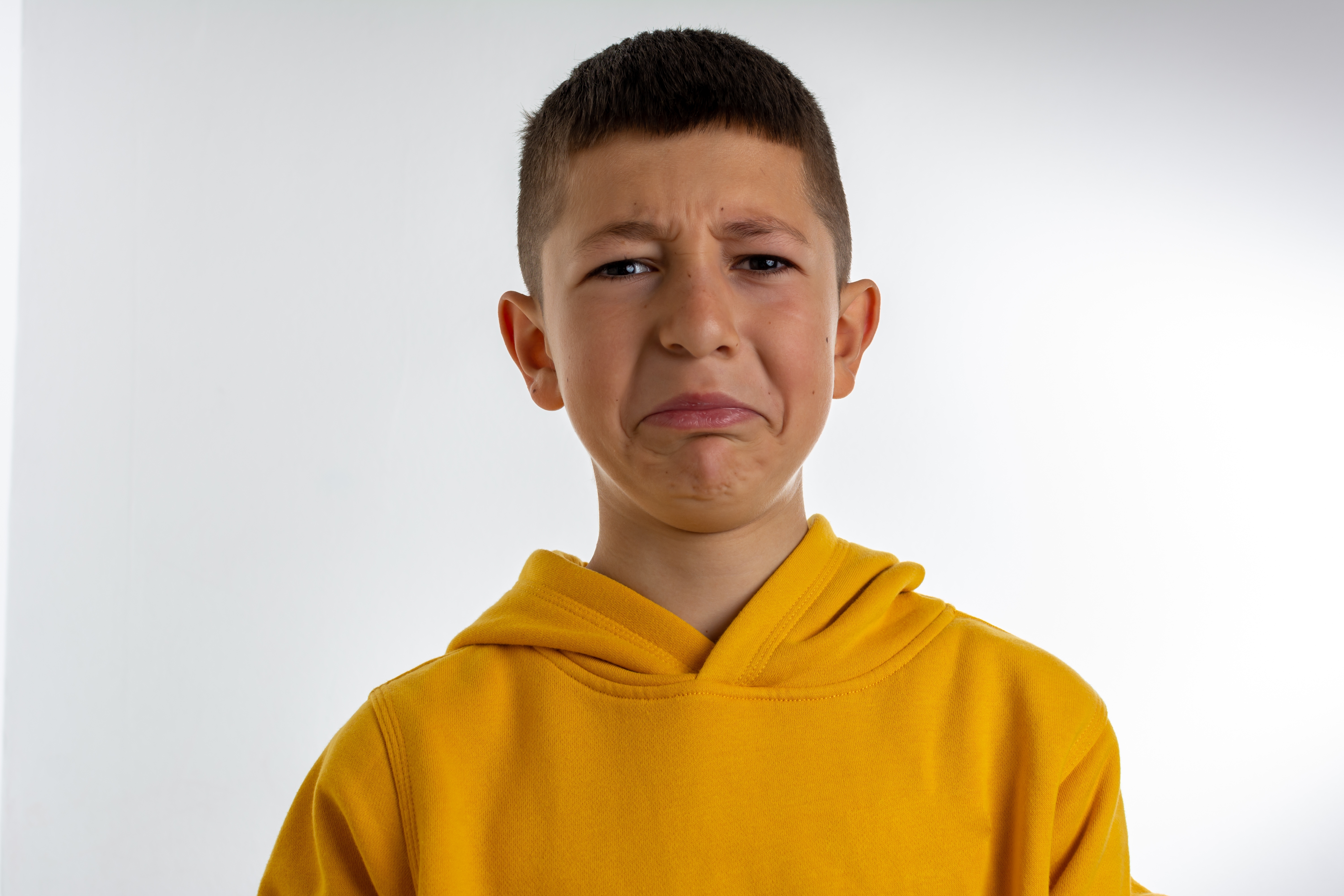 Ein kleiner Junge weint | Quelle: Shutterstock