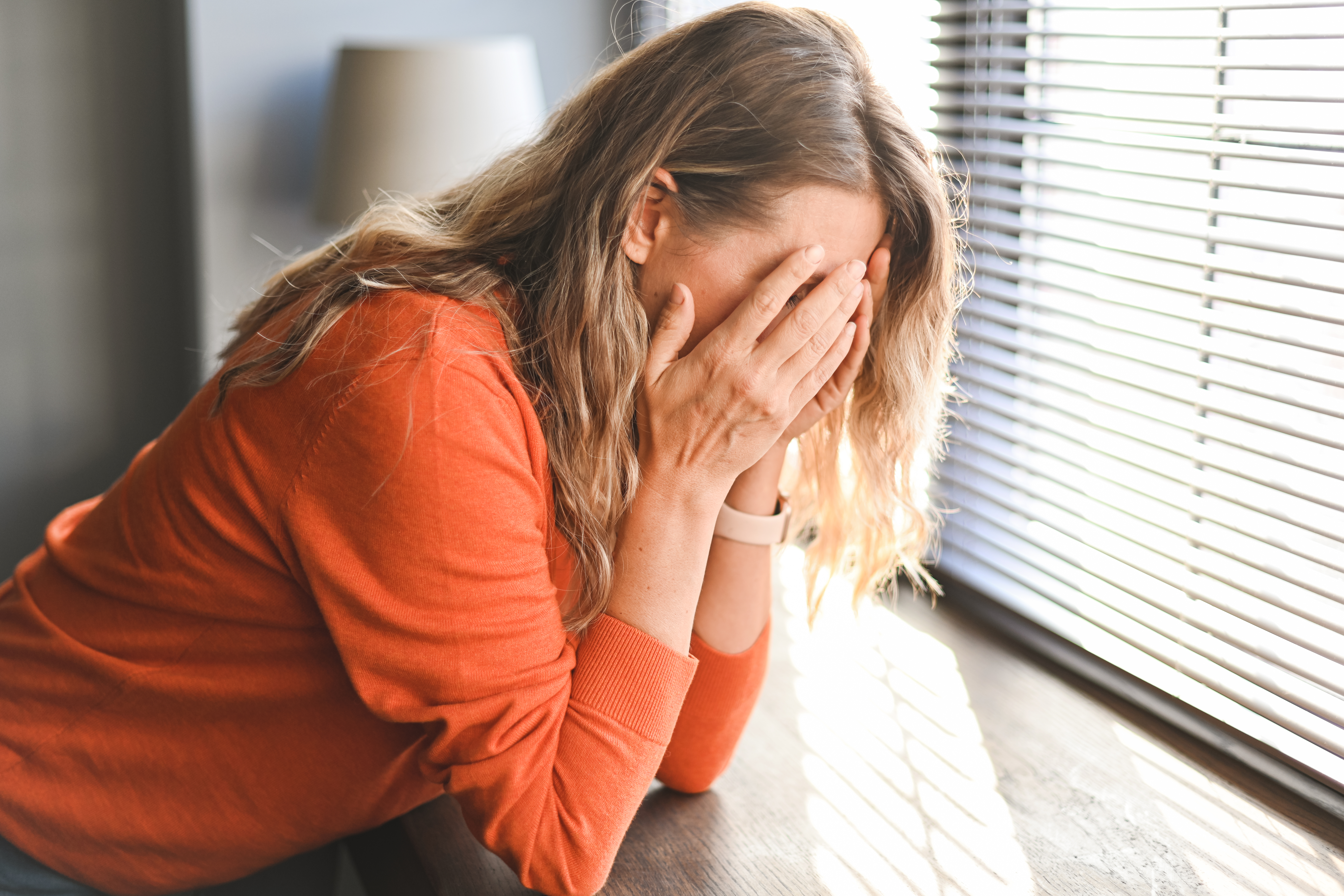 Reife erwachsene Frau (negative Emotionen) | Quelle: Getty Images