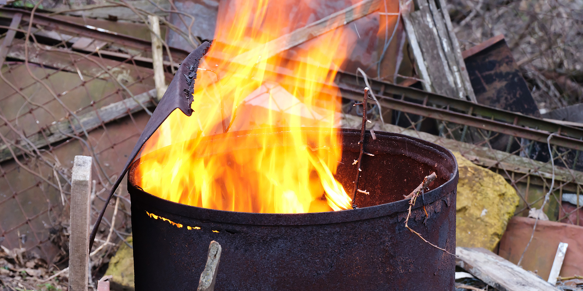 Eine Nahaufnahme eines brennenden Feuers | Quelle: Shutterstock