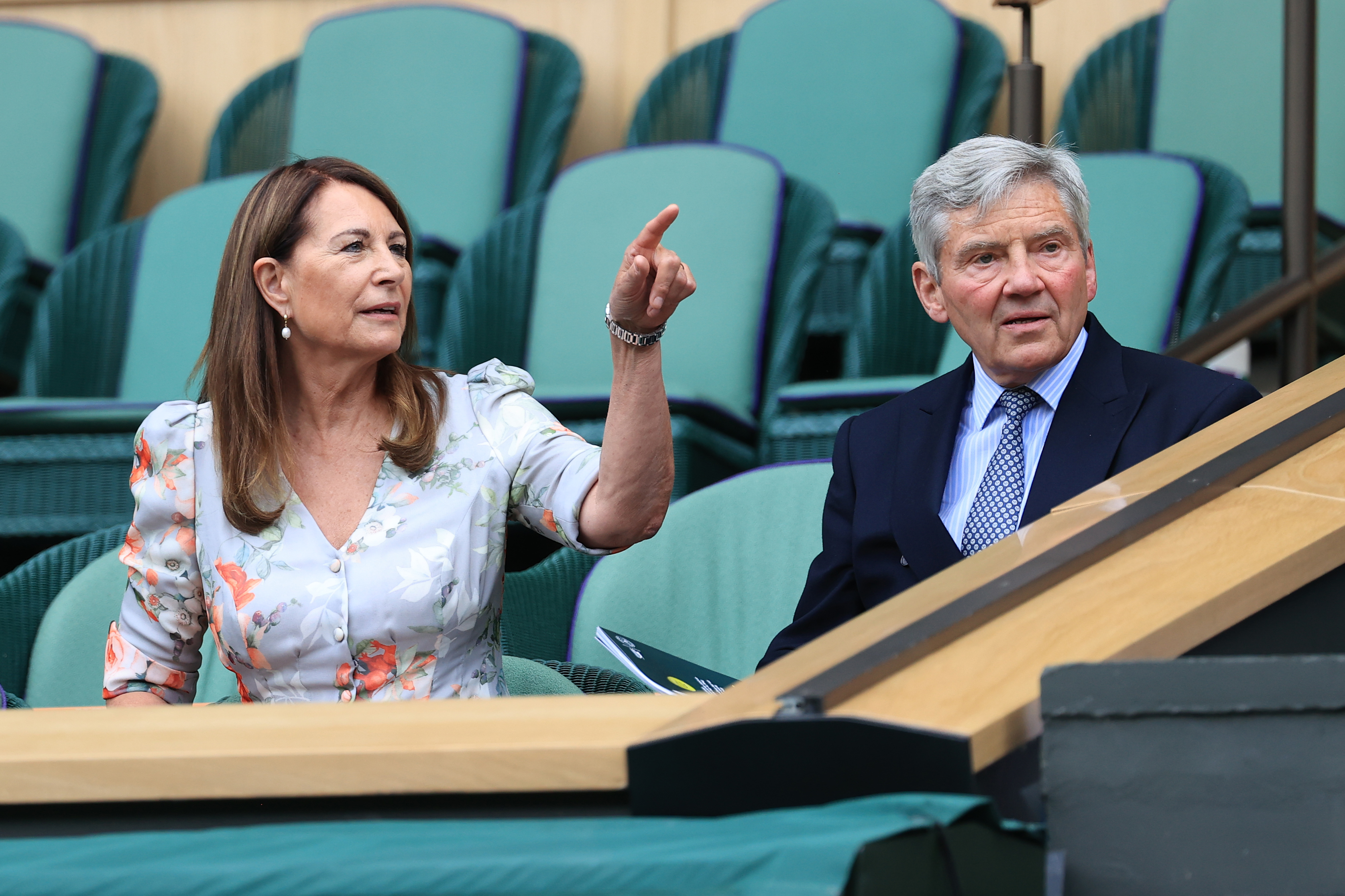 Carole und Michael Middleton während Tag neun der Wimbledon Championships 2022 in London, England, am 5. Juli 2022. | Quelle: Getty Images