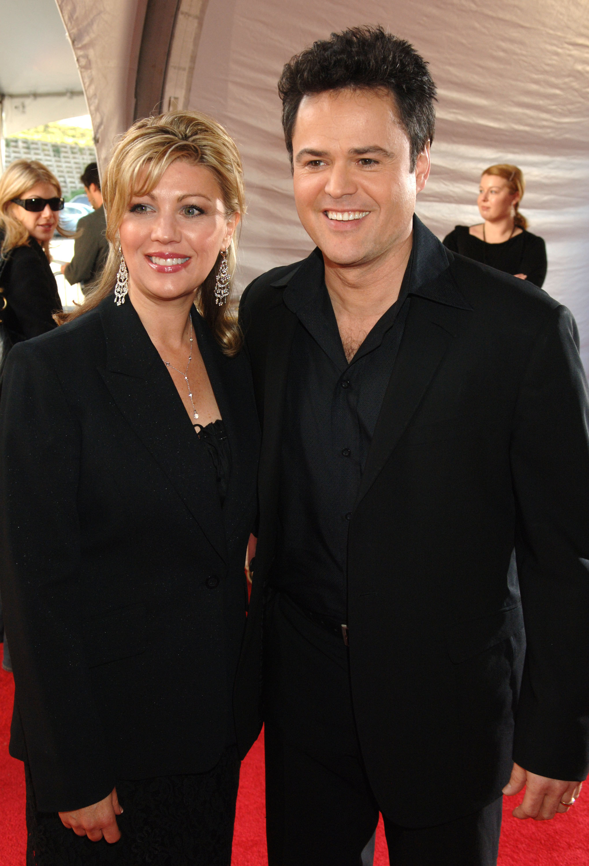 Donny und Debbie bekamen im Laufe der Zeit fünf Söhne und gründeten eine Familie, während der Entertainer weiterhin im Showbusiness tätig war. Er hat seiner Frau oft zugeschrieben, ein wesentlicher Teil des Lebens zu sein, das sie gemeinsam aufgebaut haben. | Quelle: Getty Images