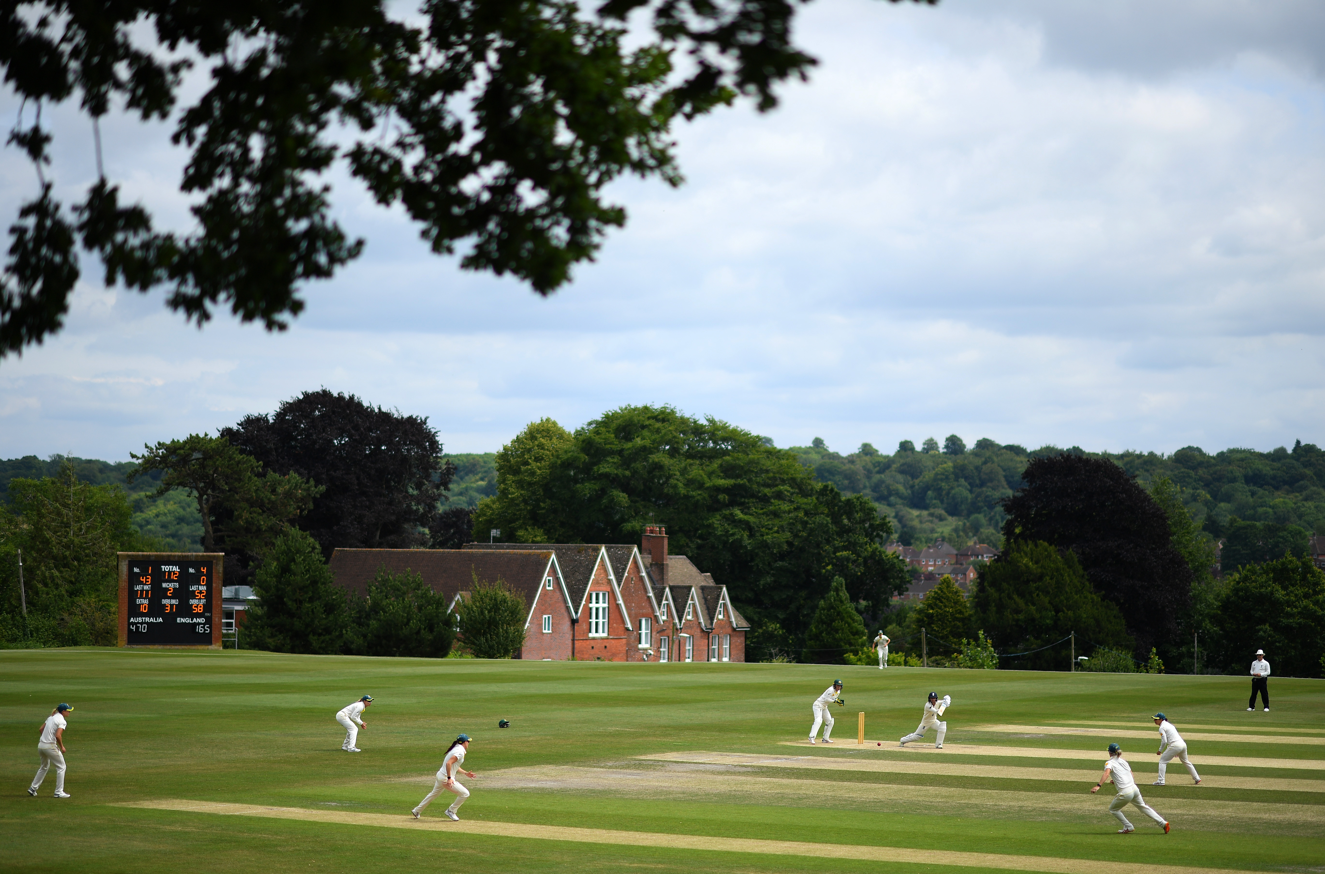 Gesamtansicht des Spiels während des dritten Tages des internationalen Freundschaftsspiels zwischen der England Women's Academy und Australien Women im Marlborough College in Marlborough, England, am 13. Juli 2019 | Quelle: Getty Images