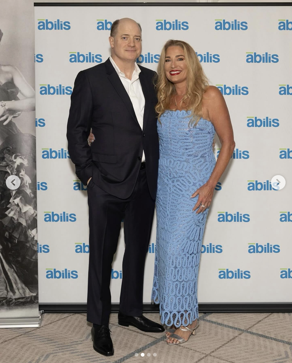 Brendan Fraser und Jeanne Moore zusammen bei einer Abilis-Wohltätigkeitsveranstaltung | Quelle: Instagram/jeannemoore1001