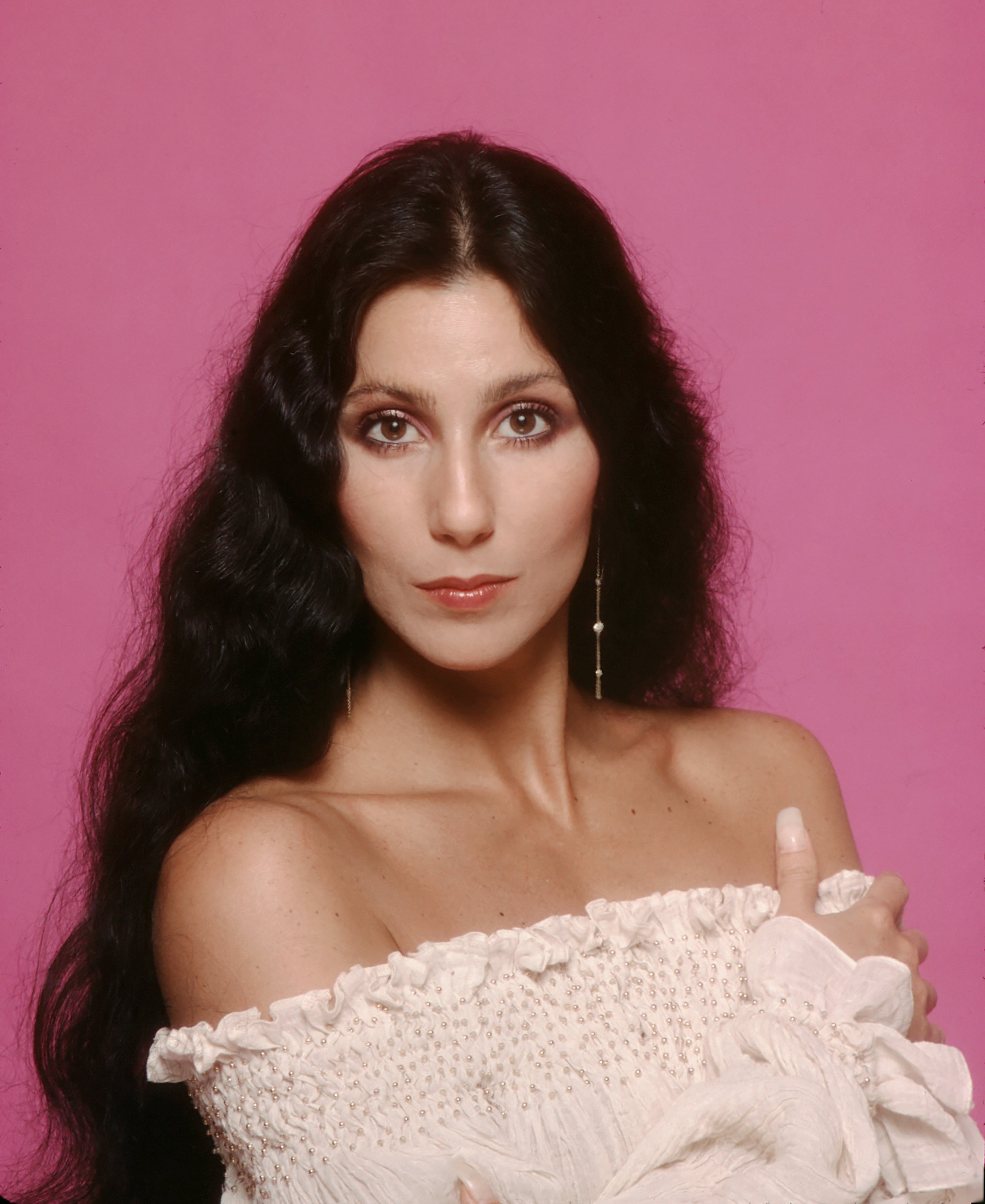 Cher posiert während einer Porträtsitzung 1980 in Los Angeles, Kalifornien | Quelle: Getty Images