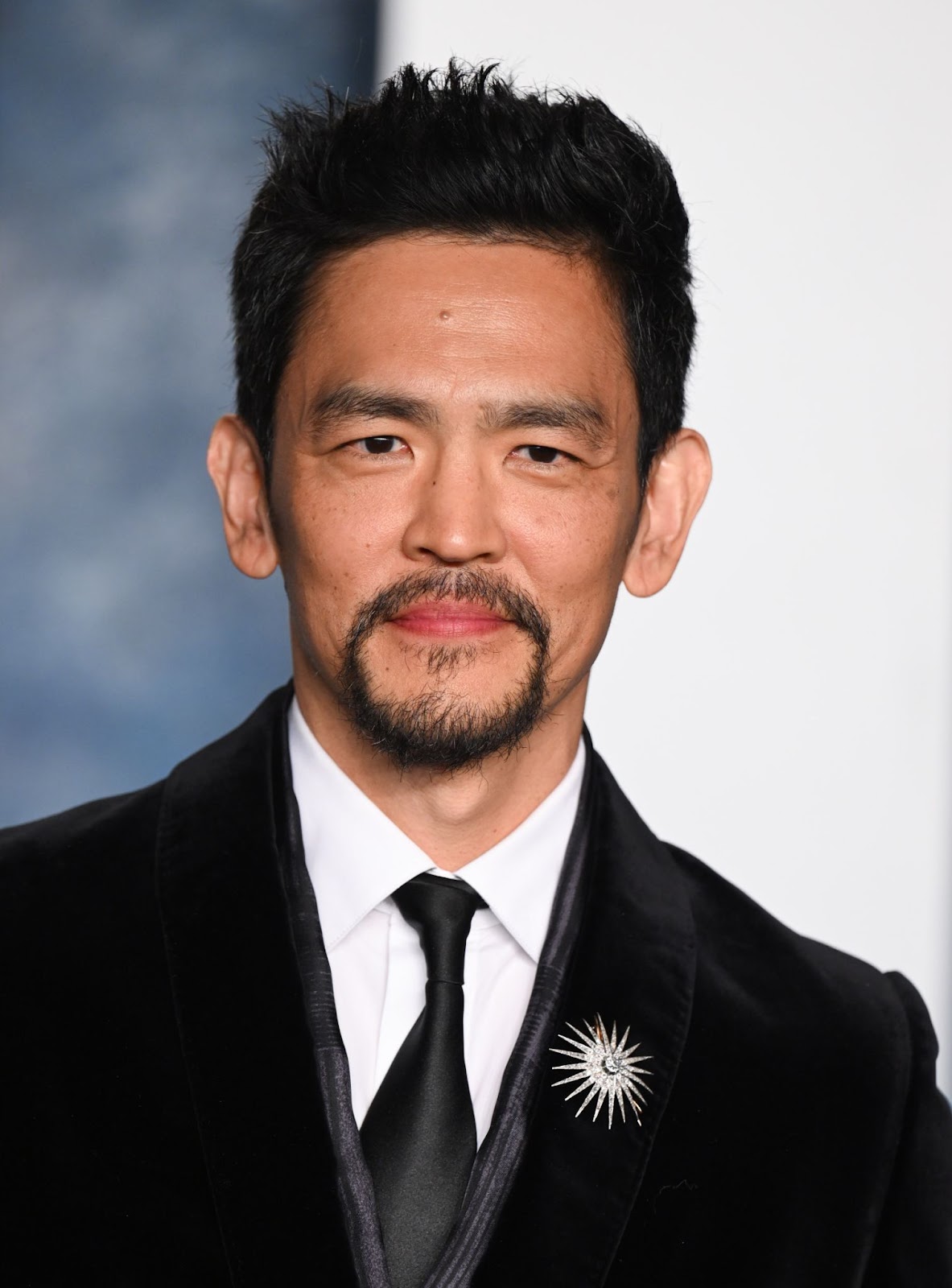 John Cho auf der 2023 Vanity Fair Oscar Party am 12. März 2023 in Beverly Hills, Kalifornien. | Quelle: Getty Images