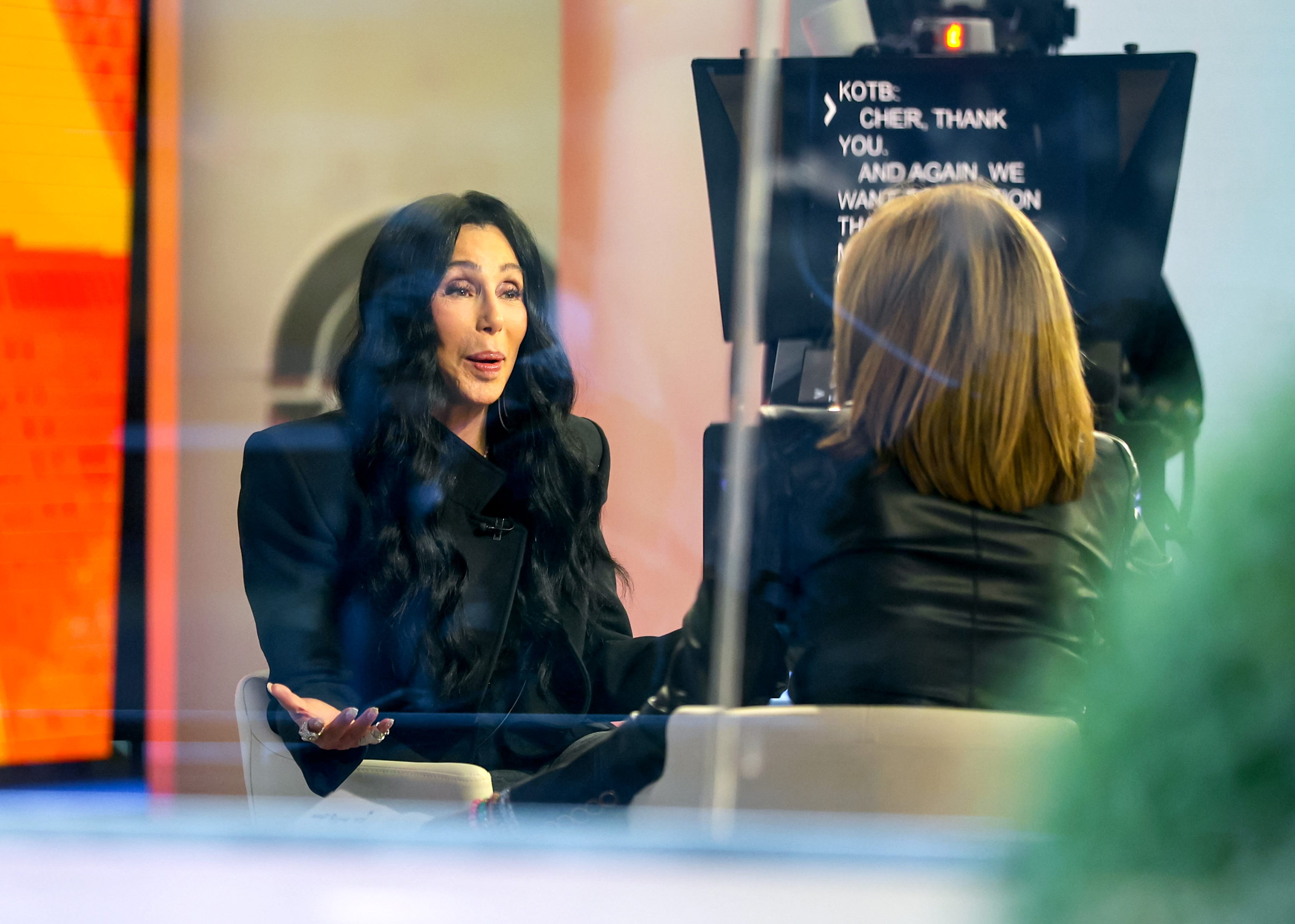 Cher und Hoda Kotb in der "Today"-Show in New York City, am 19. November 2024 | Quelle: Getty Images