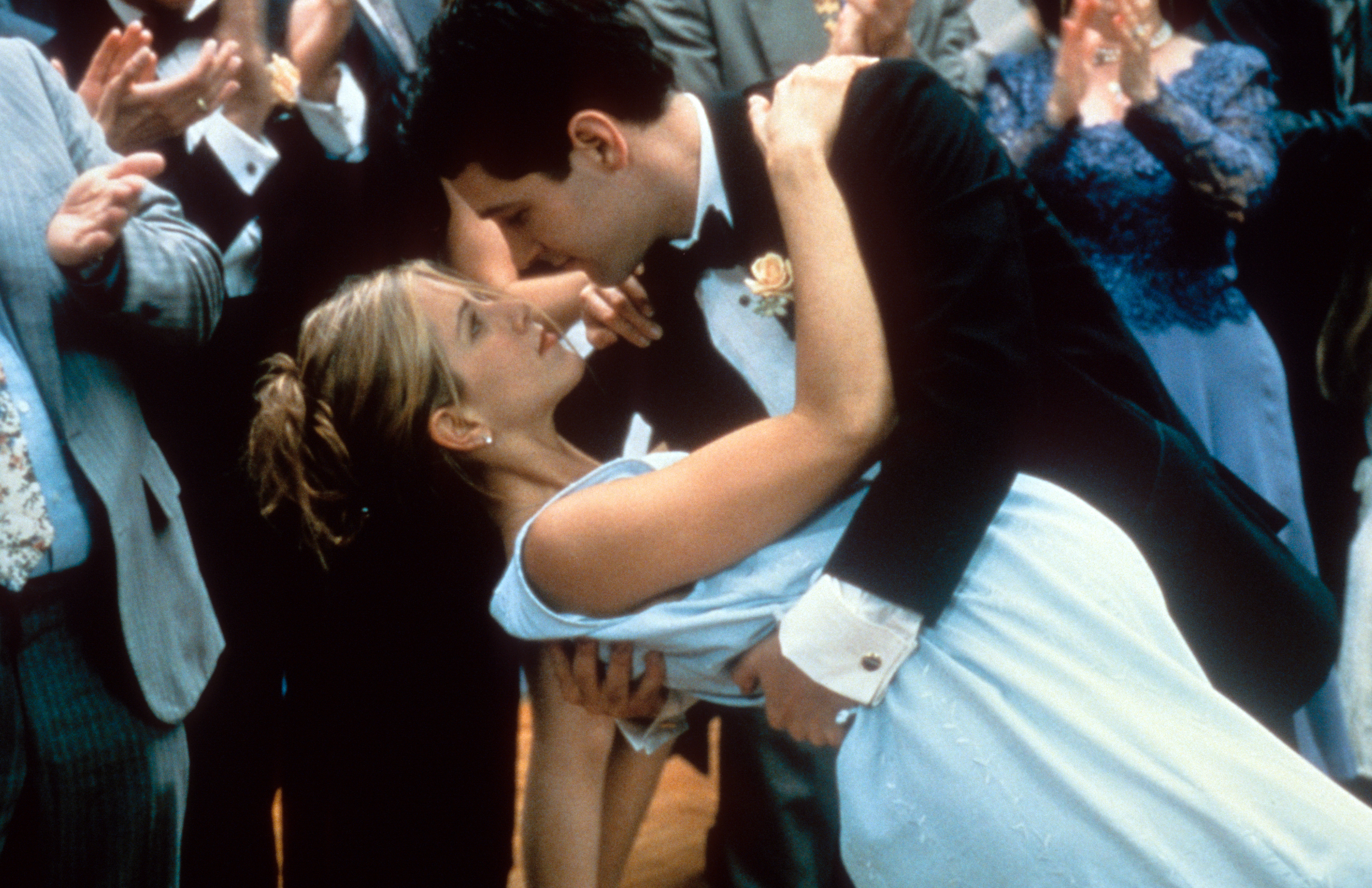 Jennifer Aniston und Paul Rudd am Set von "The Object Of My Affection", 1998 | Quelle: Getty Images