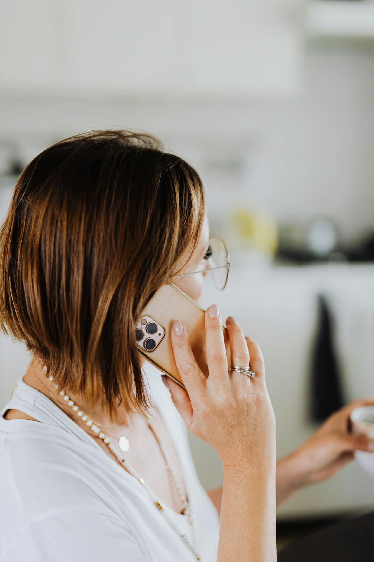 Eine Frau, die telefoniert | Quelle: Pexels