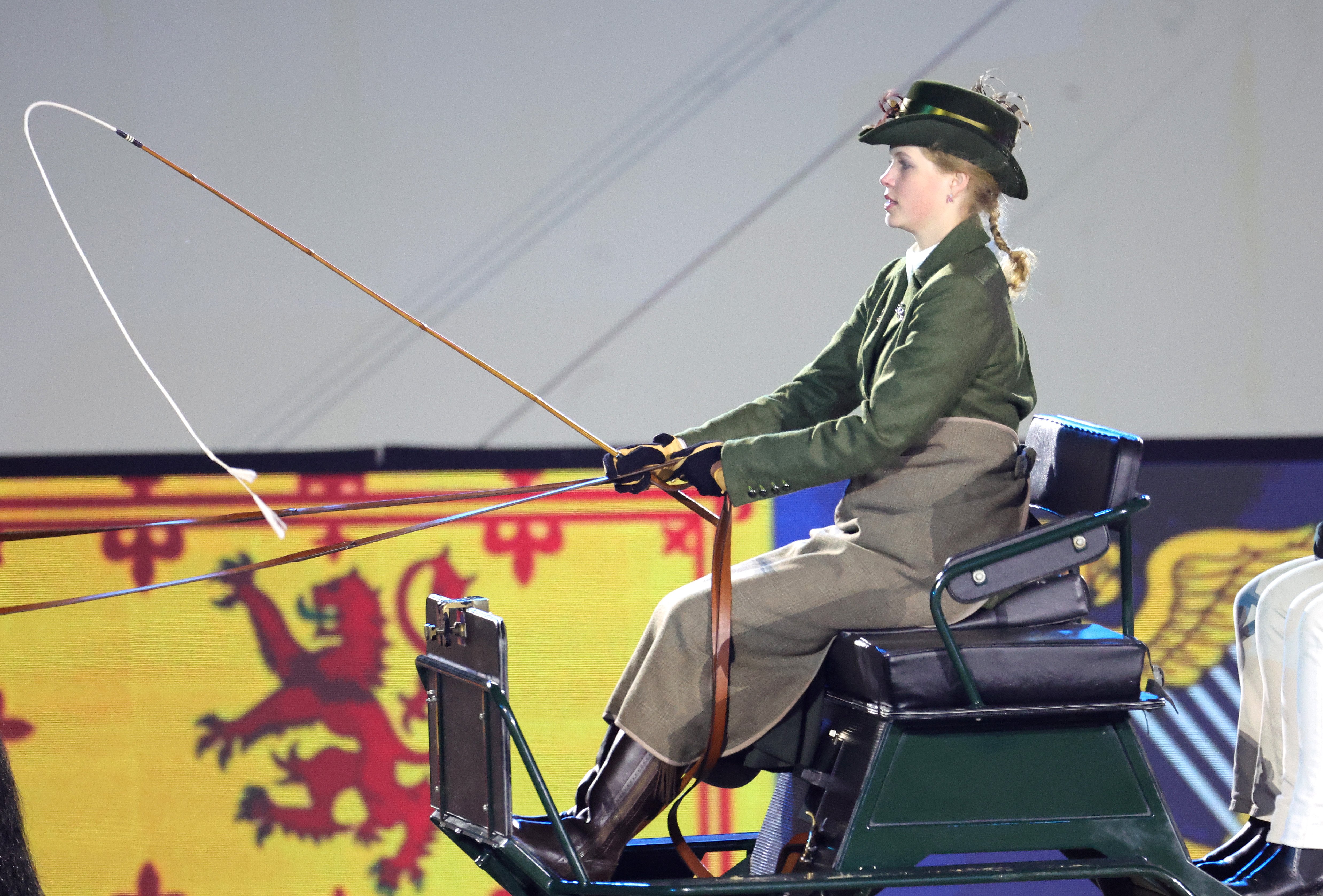 Lady Louise fährt auf der Kutsche von Prinz Philips im Rahmen der Jubiläumsfeierlichkeiten auf der Royal Windsor Horse Show im Home Park am 15. Mai 2022 in Windsor, England | Quelle: Getty Images