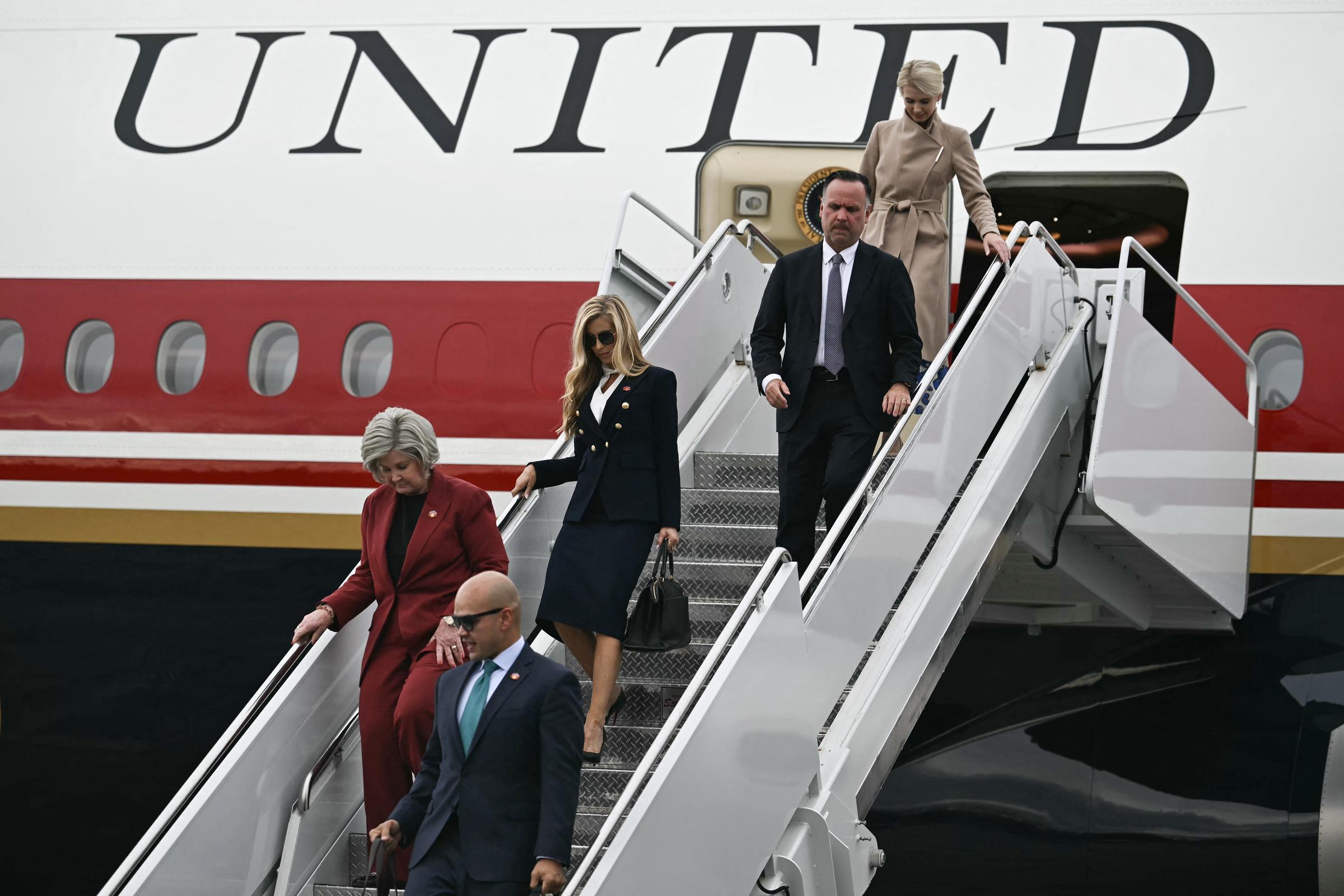 In ihrer ersten Woche begleitete Zacharia das Präsidialteam auf Reisen, doch aufgrund der zunehmenden Kontroverse um ihre Person hatte sie nie die Gelegenheit, eine zweite Pressekonferenz im Weißen Haus abzuhalten. | Quelle: Getty Images.