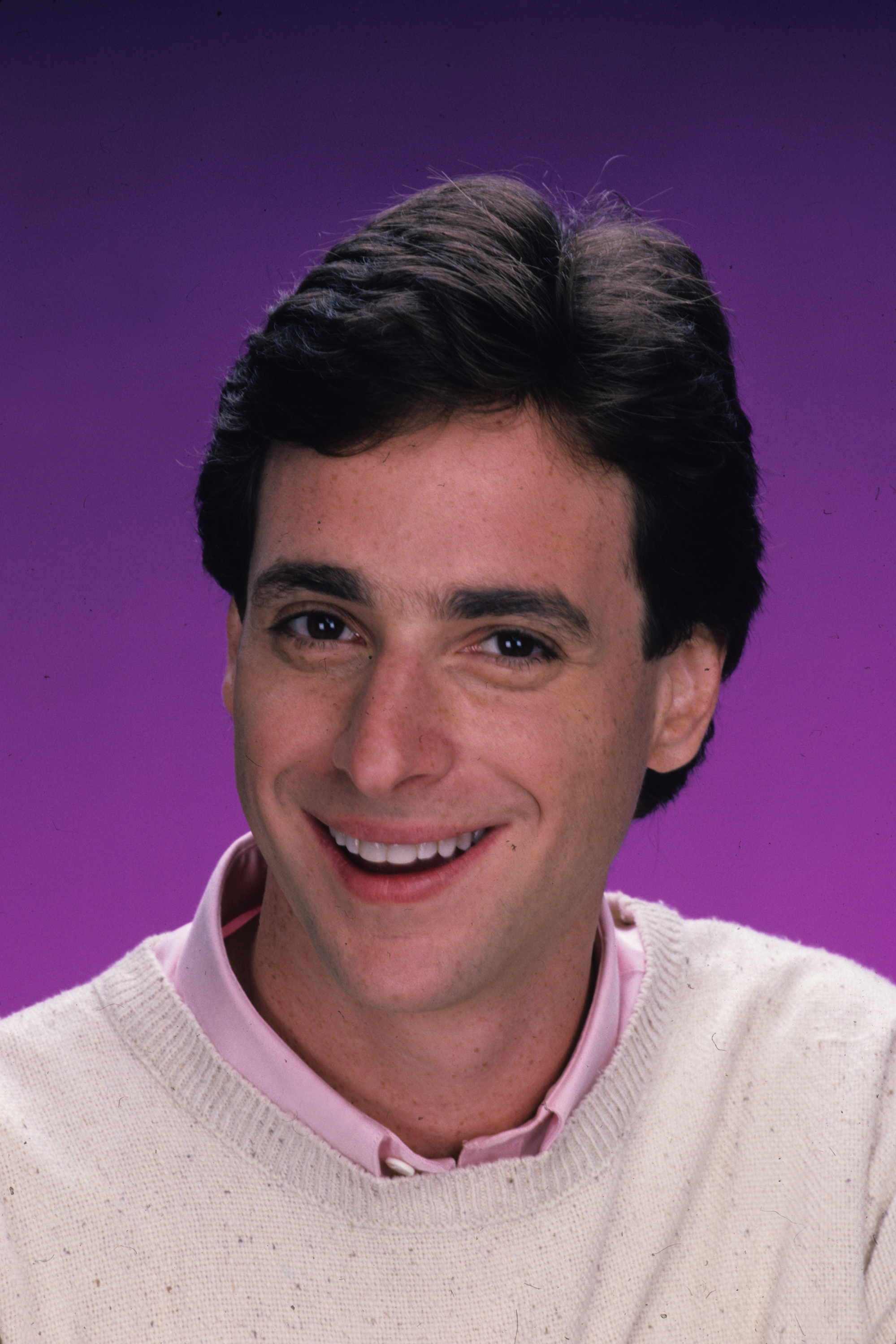 Als Danny Tanner verlieh Bob Saget dem verwitweten Vater, der im Mittelpunkt von „Full House“ stand, Wärme und Humor. Seine fürsorgliche Fernsehfigur war einer der Hauptgründe, warum das Publikum Woche für Woche wieder zum Haus der Tanners zurückkehrte. | Quelle: Getty Images