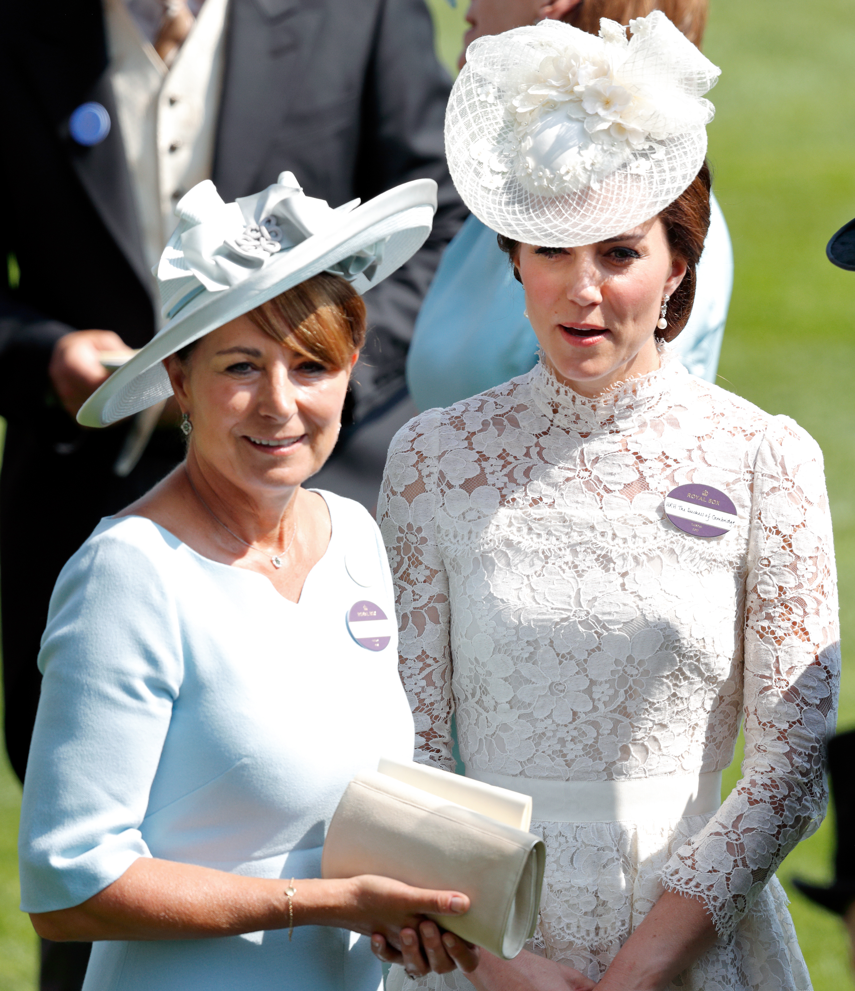 Carole Middleton und Catherine, Herzogin von Cambridge, besuchen Tag 1 von Royal Ascot auf der Ascot-Rennbahn in England, am 20. Juni 2017. | Quelle: Getty Images
