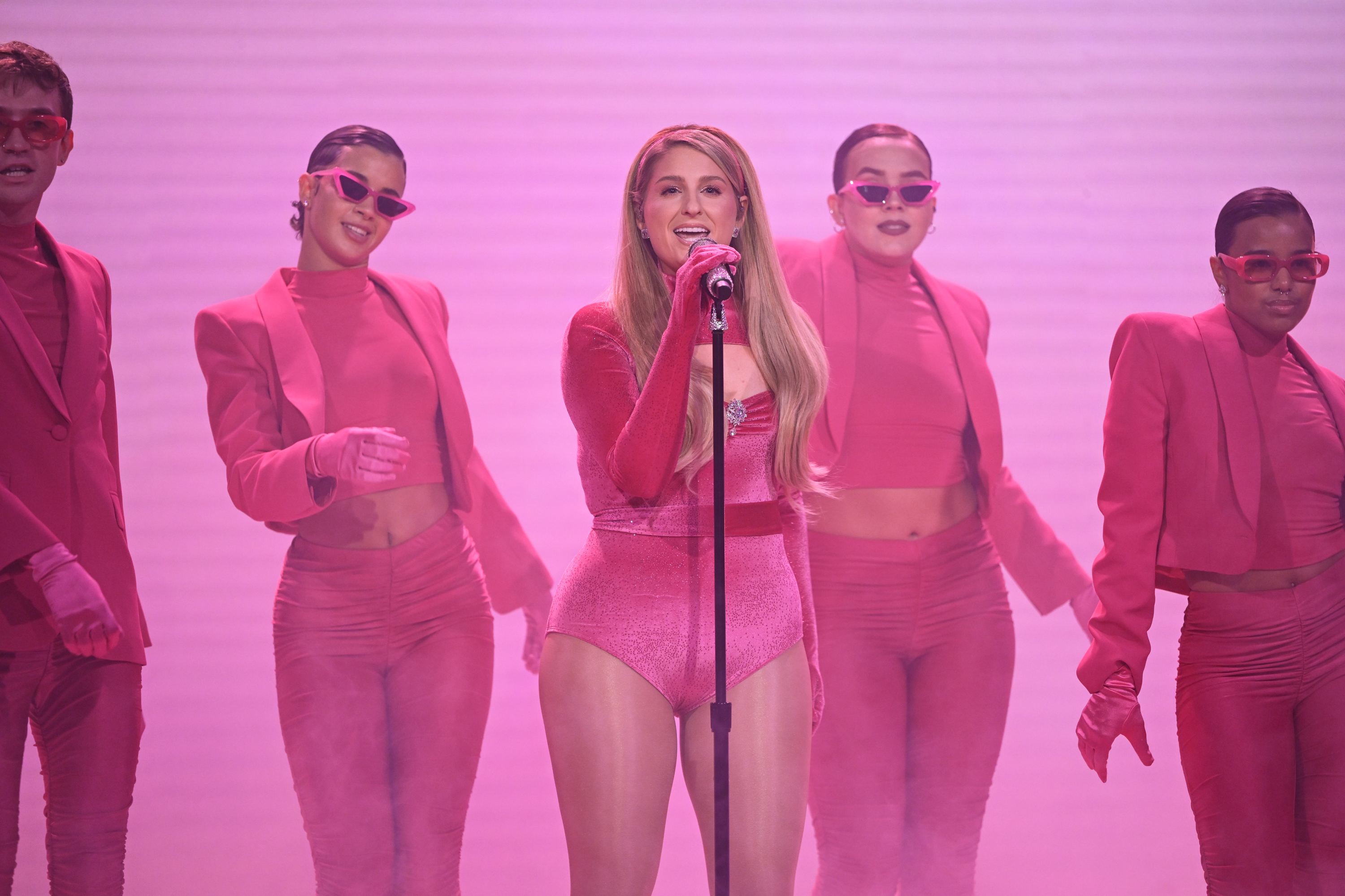 Meghan Trainor tritt am 24. Oktober 2022 auf der Bühne auf | Quelle: Getty Images