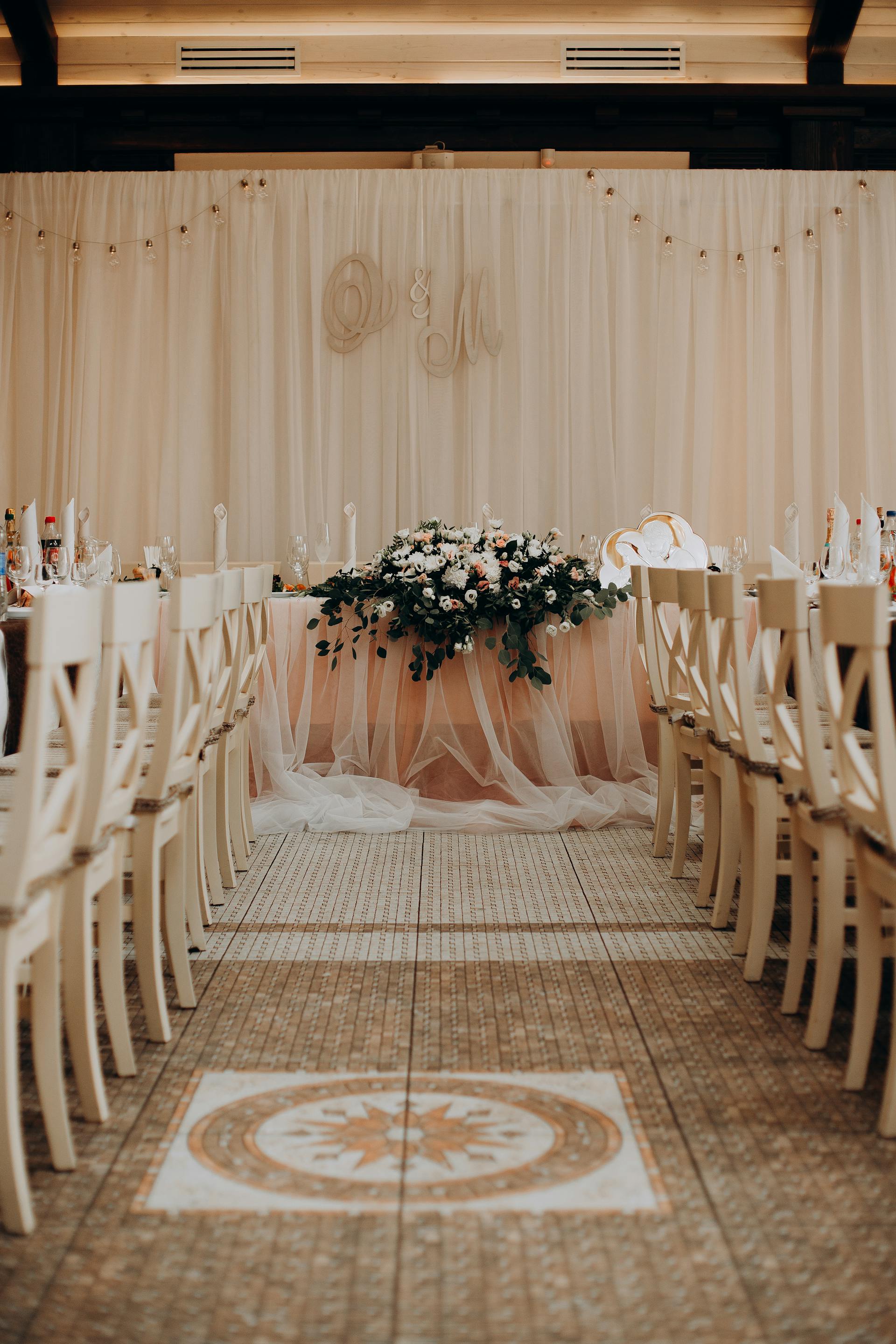 Ein Hochzeitssaal | Quelle: Pexels
