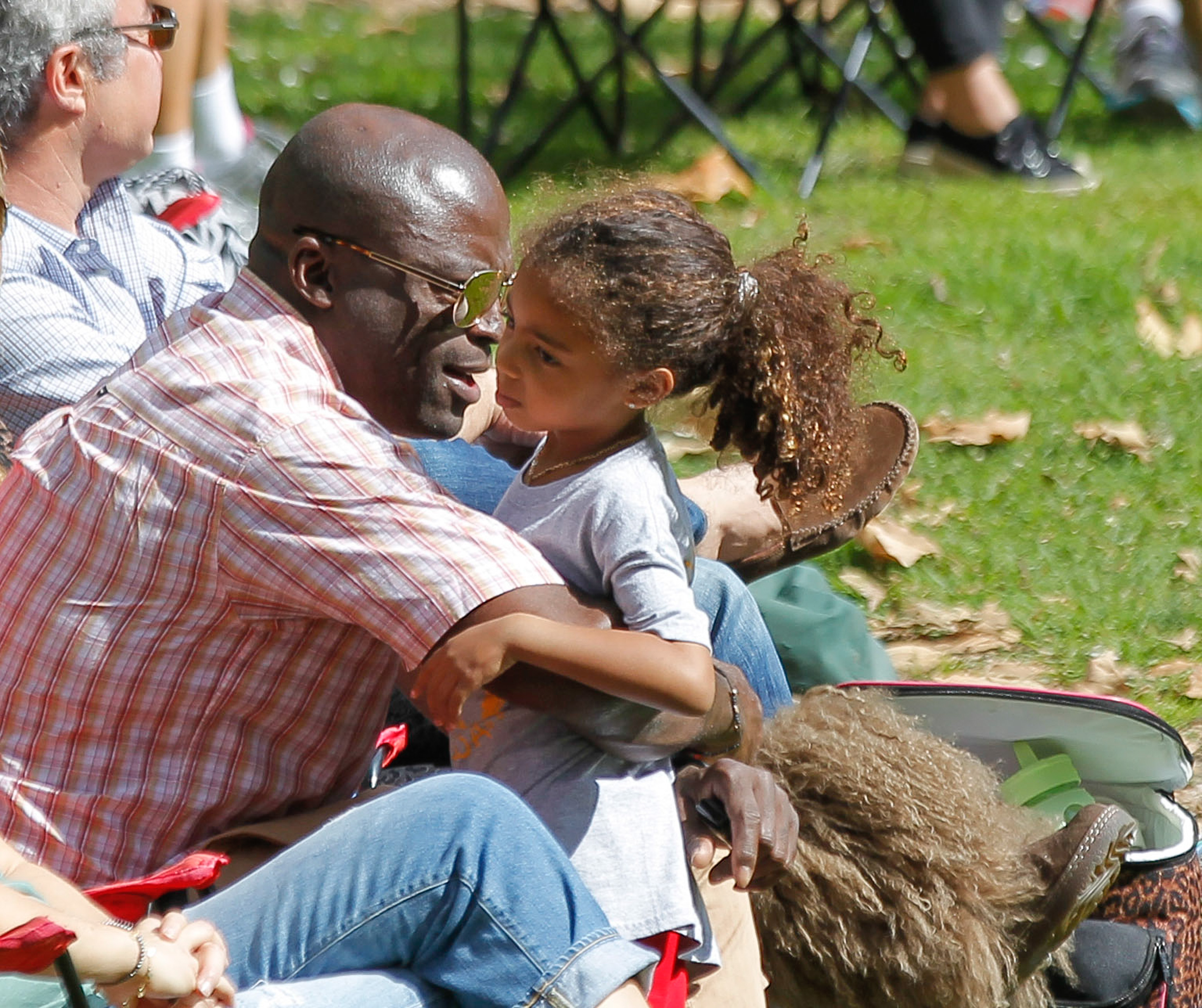 Seal und seine Tochter Lou Samuel wurden am 22. Februar 2014 in Los Angeles, Kalifornien, gesichtet. | Quelle: Getty Images