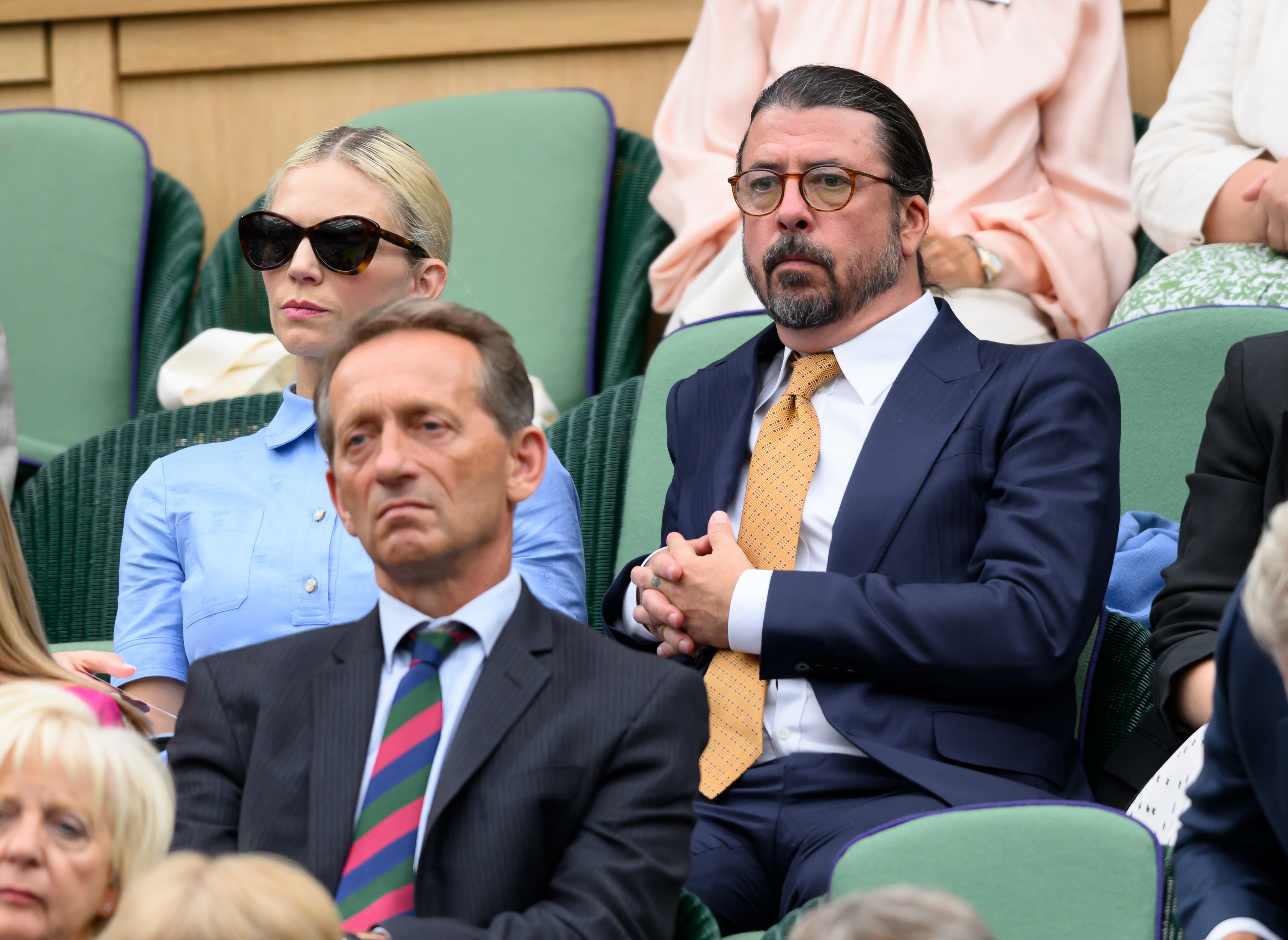 Jordyn Blum und Dave Grohl während der Wimbledon Tennis Championships am 2. Juli 2024 in London, England. | Quelle: Getty Images