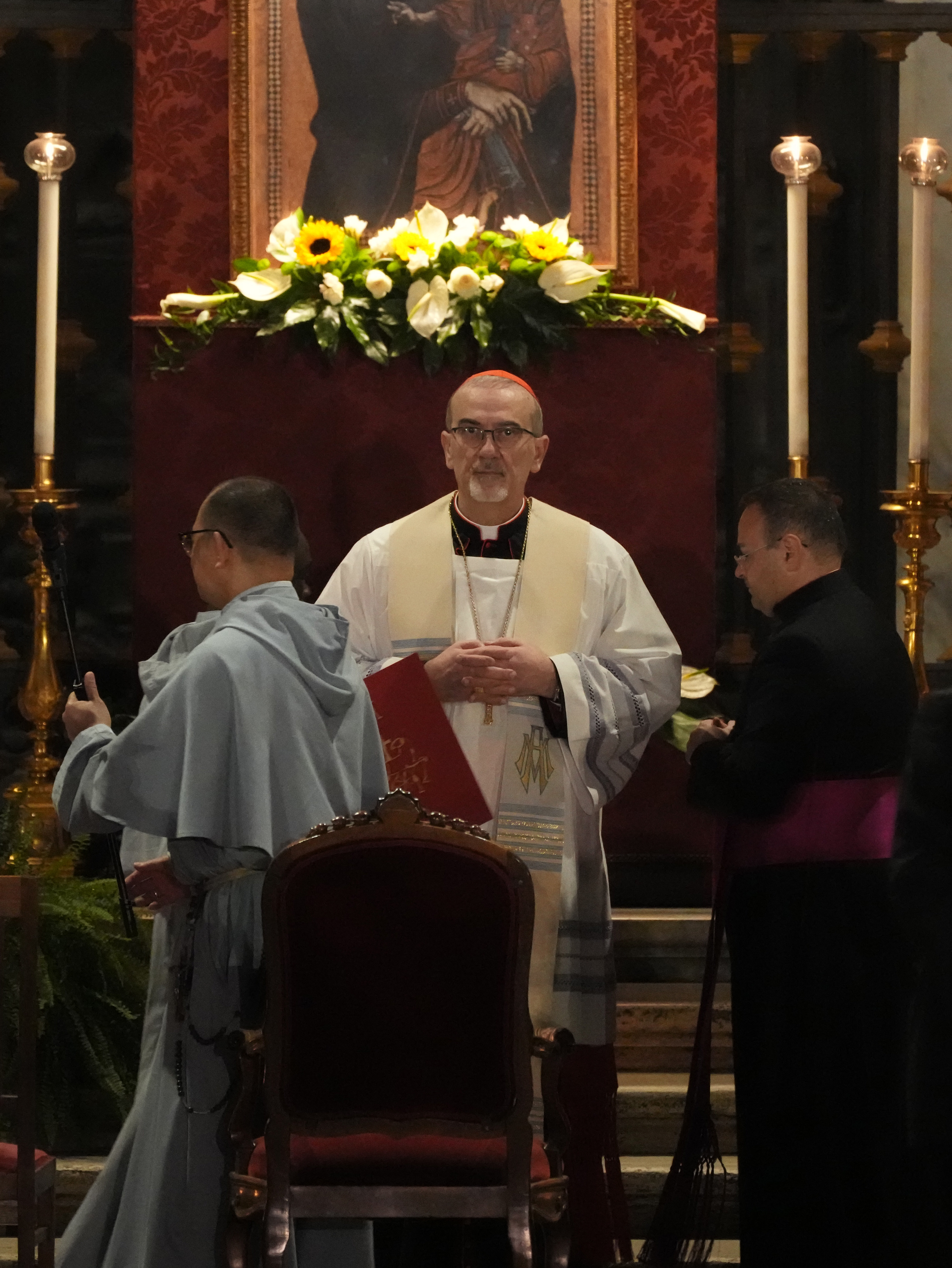 Kardinal Pierbattista Pizzaballa leitet einen Rosenkranzgottesdienst in der Basilica di Santa Maria Maggiore am 25. April 2025 in Rom, Italien. | Quelle: Getty Images