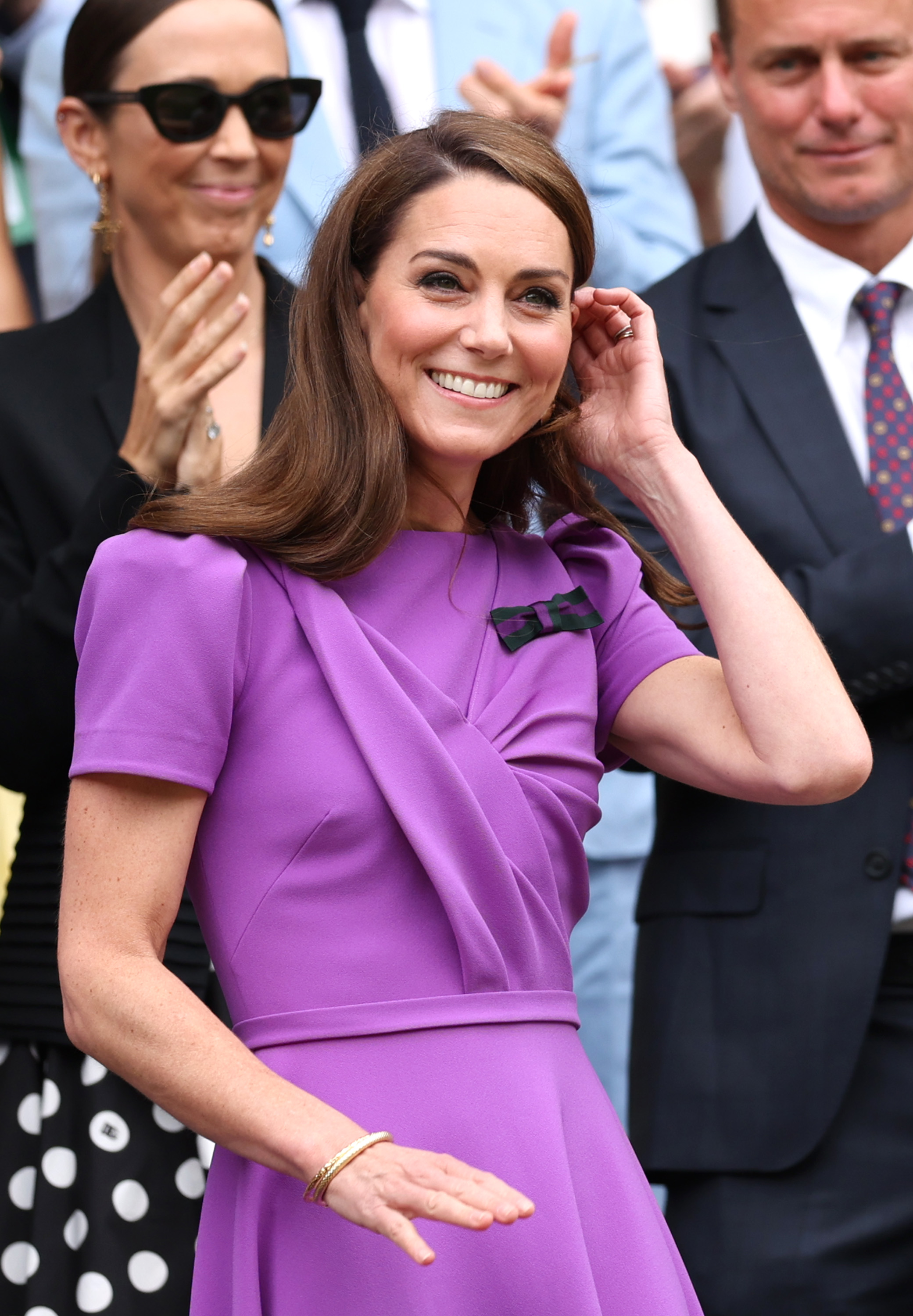 Kate Middleton lächelt in der Royal Box im All England Lawn Tennis and Croquet Club am 14. Juli 2024 in London, England. | Quelle: Getty Images