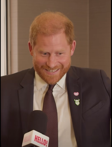 Prinz Harry spricht exklusiv mit HELLO! bei den WellChild Awards, wo er darüber erzählte, wie die Vaterschaft seine Beziehung zu schwerkranken Kindern und deren Familien verändert hat. | Quelle: Facebook/Hello!