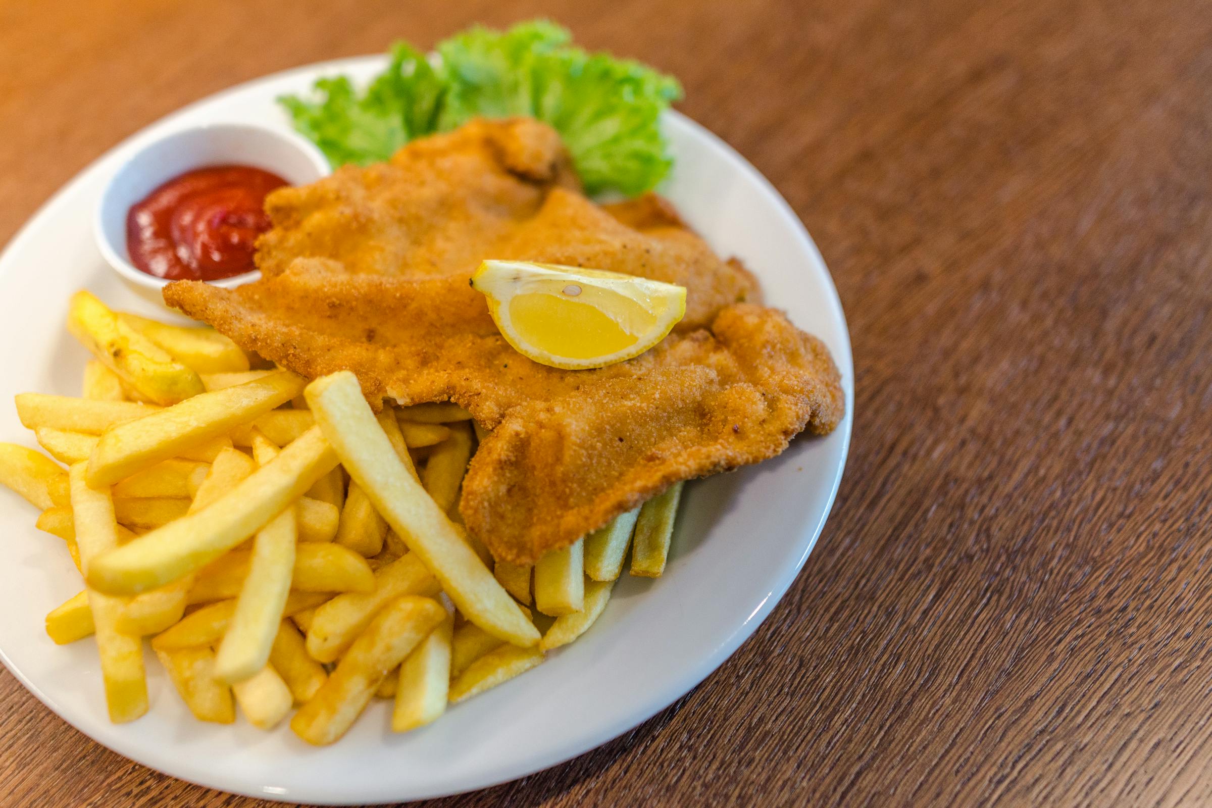 Ein Teller mit Wiener Schnitzel | Quelle: Pexels