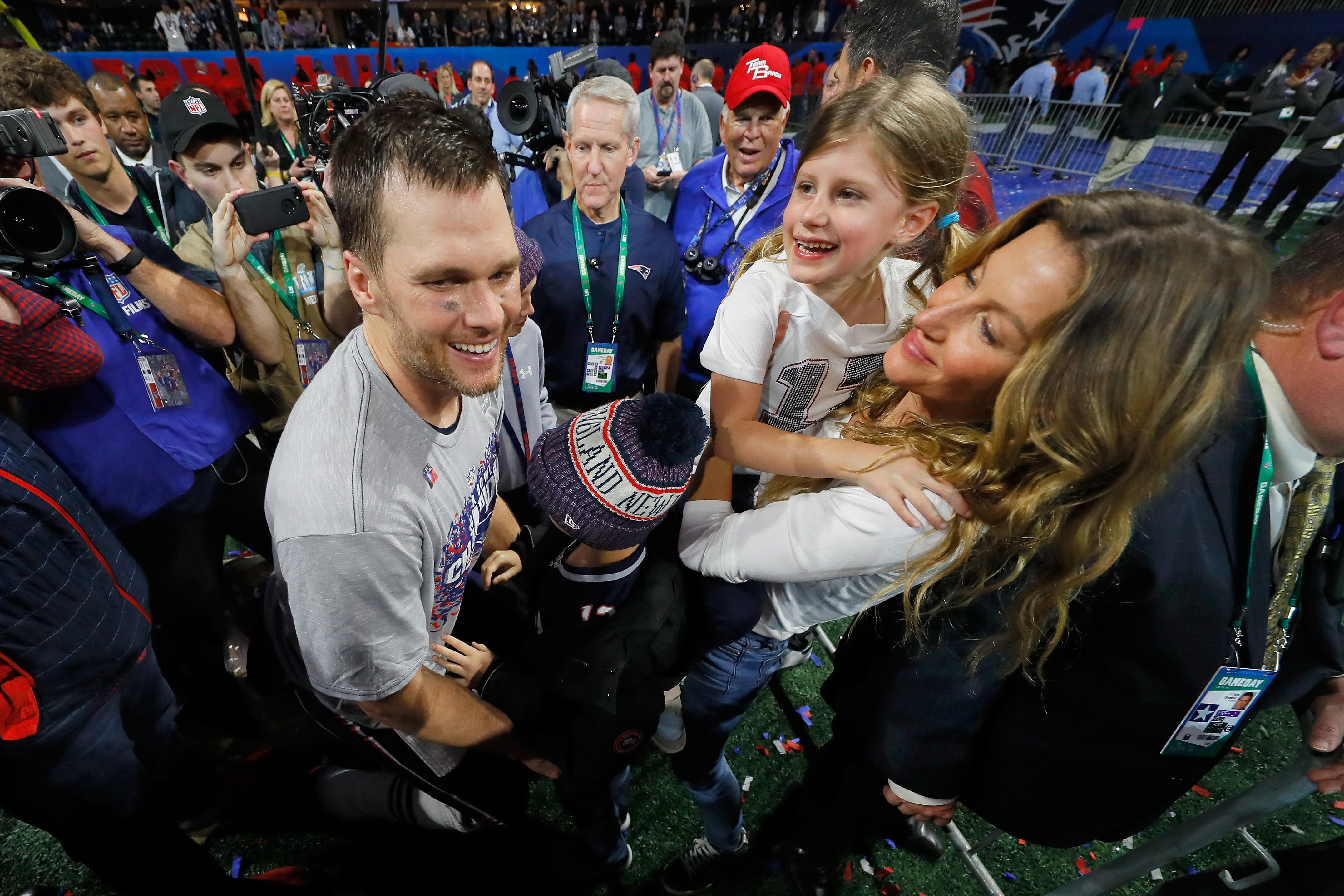 Tom Brady und Gisele Bündchen mit ihren Kindern, Benjamin und Vivian Brady, nach dem Super Bowl LIII in Atlanta, Georgia am 3. Februar 2019. | Quelle: Getty Images
