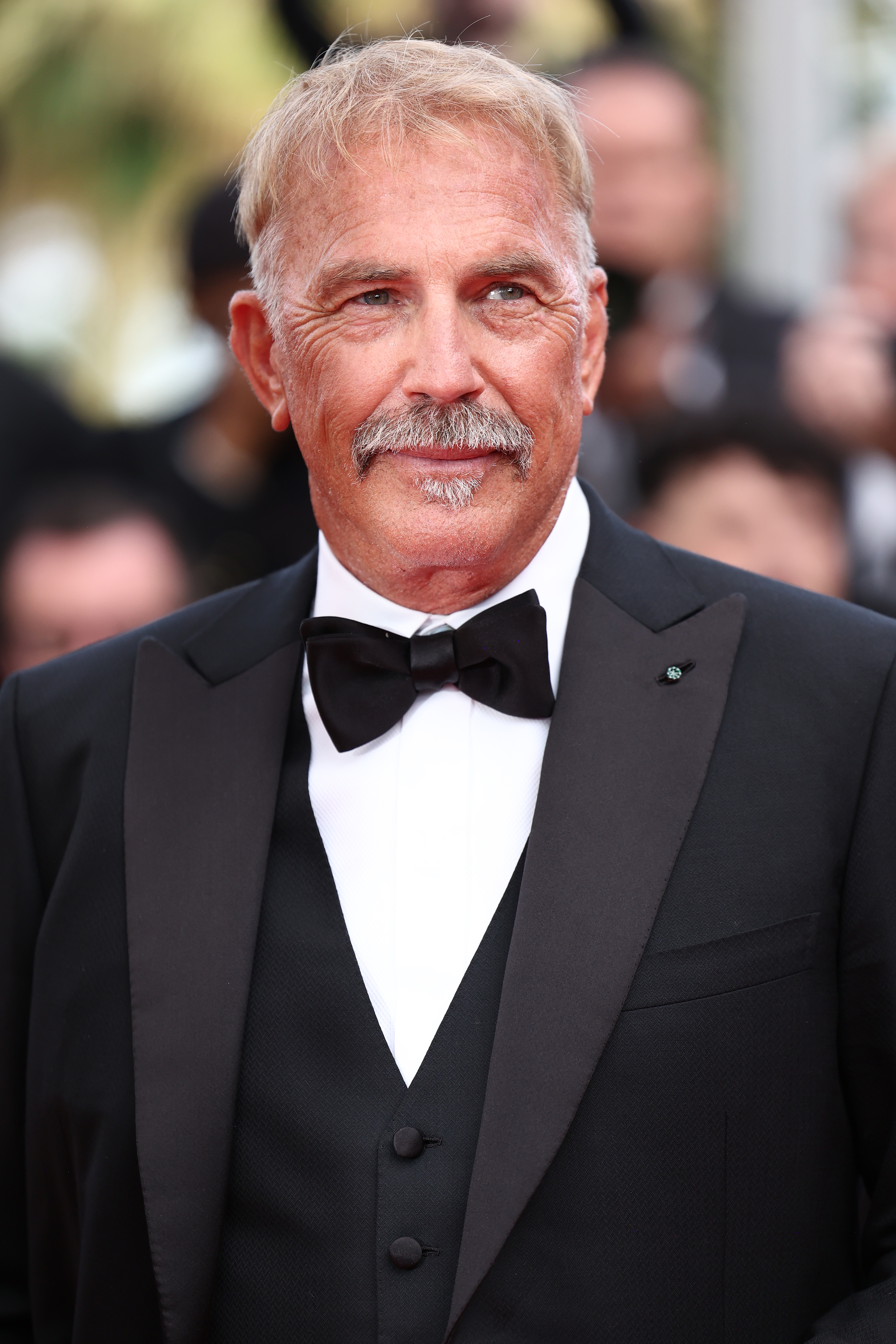 Kevin Costner nimmt an der Veranstaltung "Horizon: An American Saga" auf dem roten Teppich der 77. jährlichen Filmfestspiele von Cannes teil am 19. Mai 2024 in Cannes, Frankreich. | Quelle: Getty Images