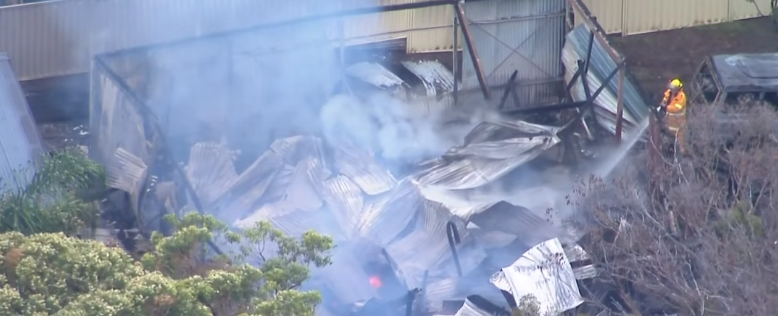 Überreste des abgebrannten Hauses in Moreton Bay Island. | Quelle: Facebook.com/7NEWS Brisbane