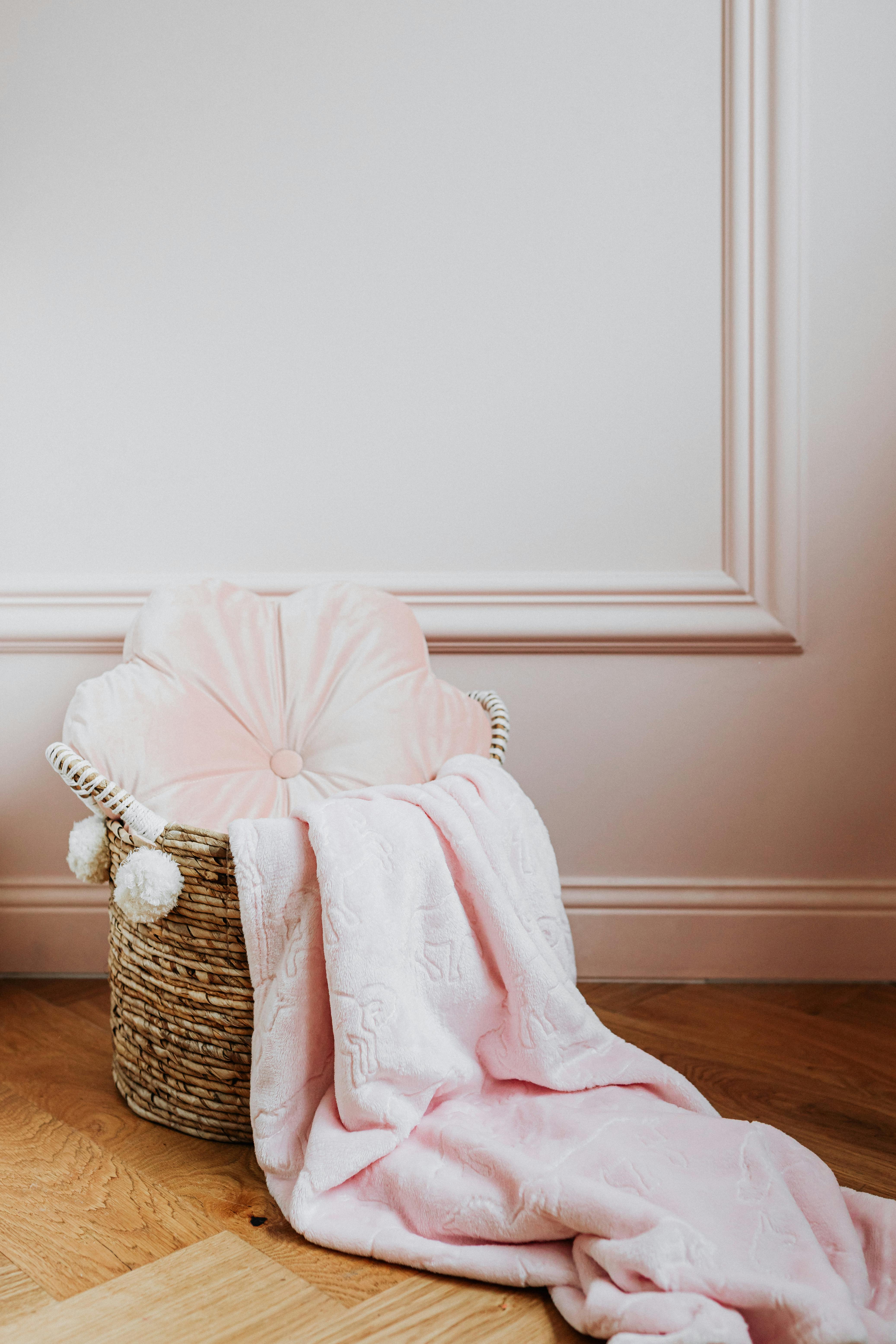 Eine Decke in einem Korb | Quelle: Pexels