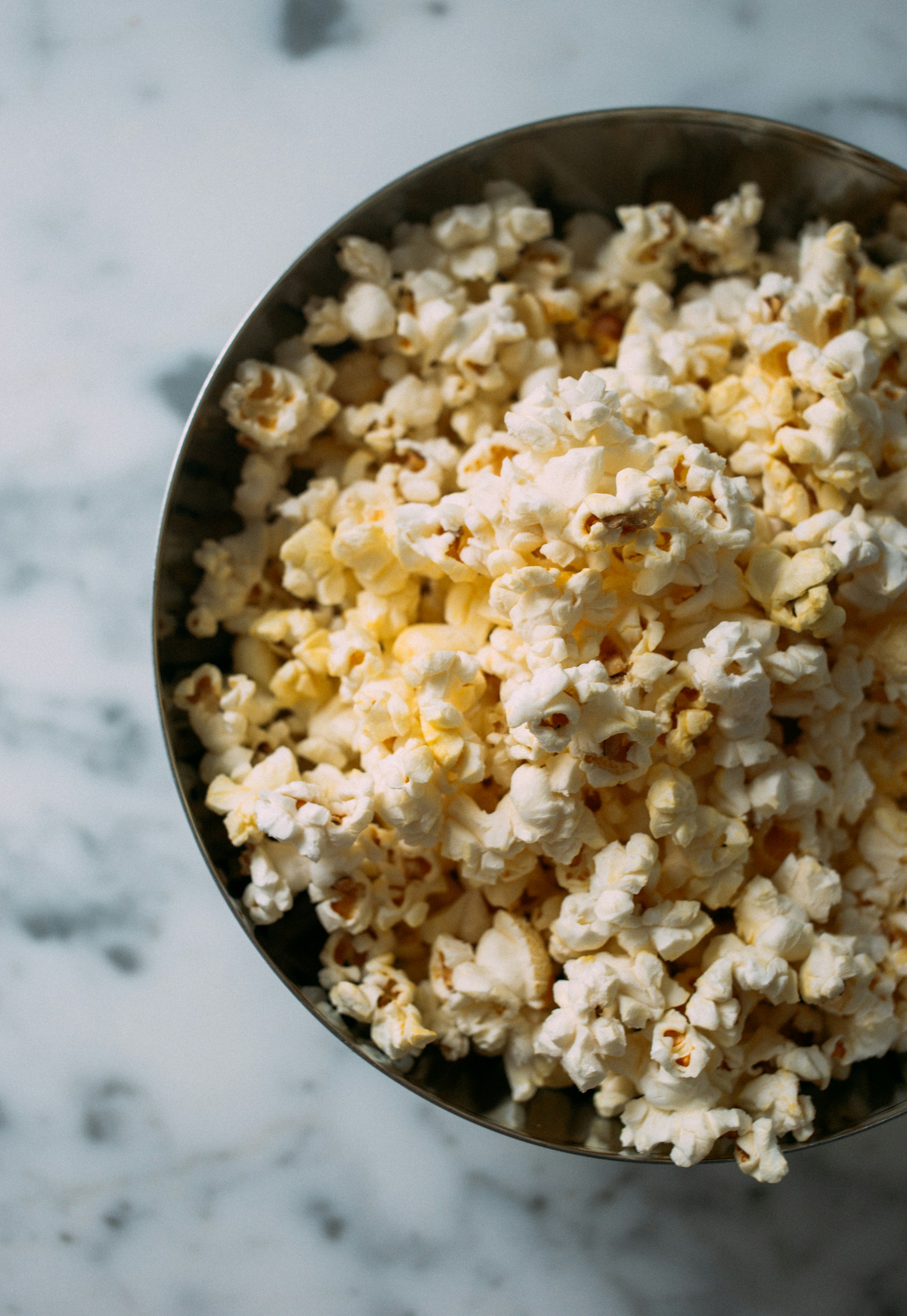Eine Schale mit Popcorn | Quelle: Unsplash
