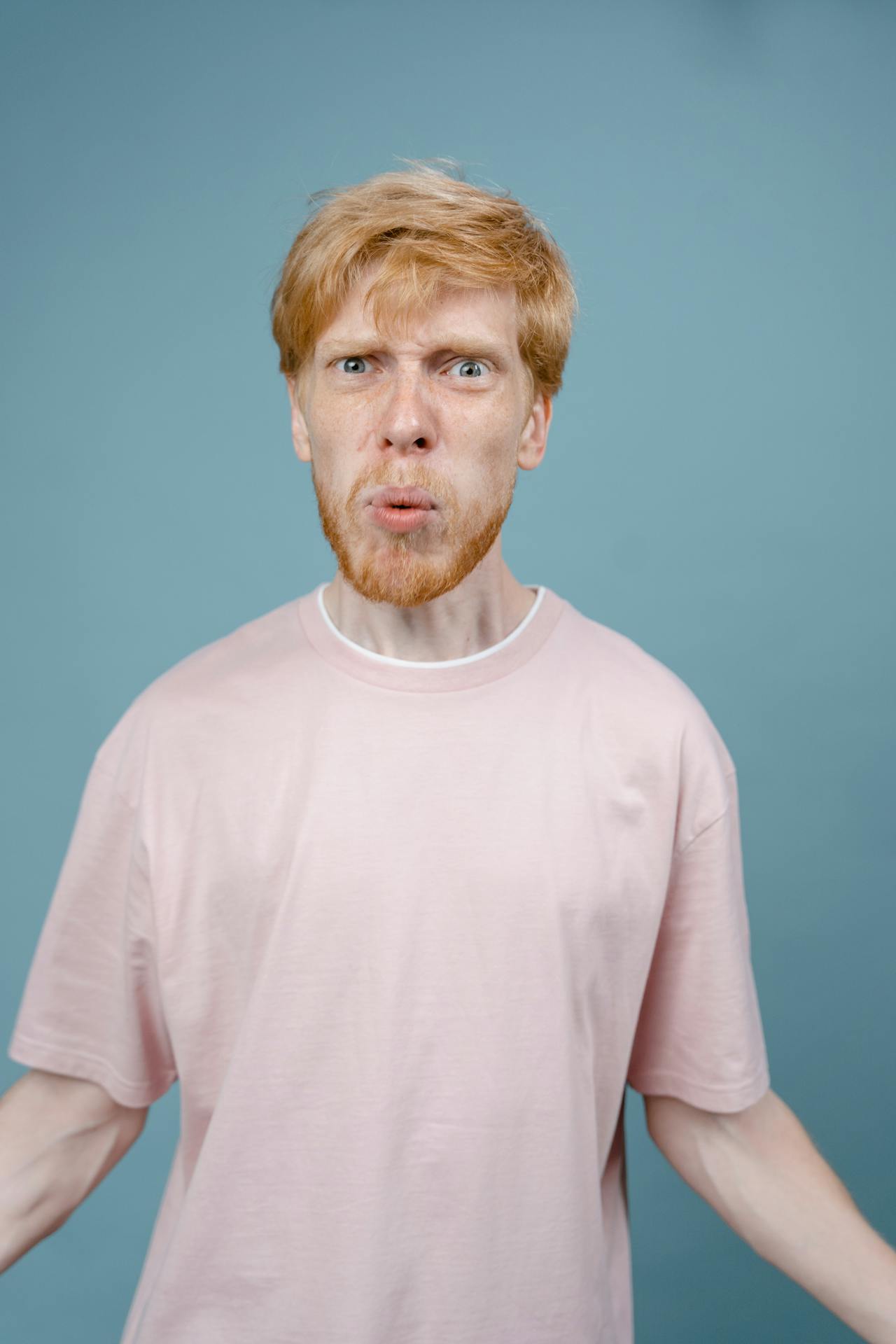 Ein verärgerter Mann | Quelle: Pexels