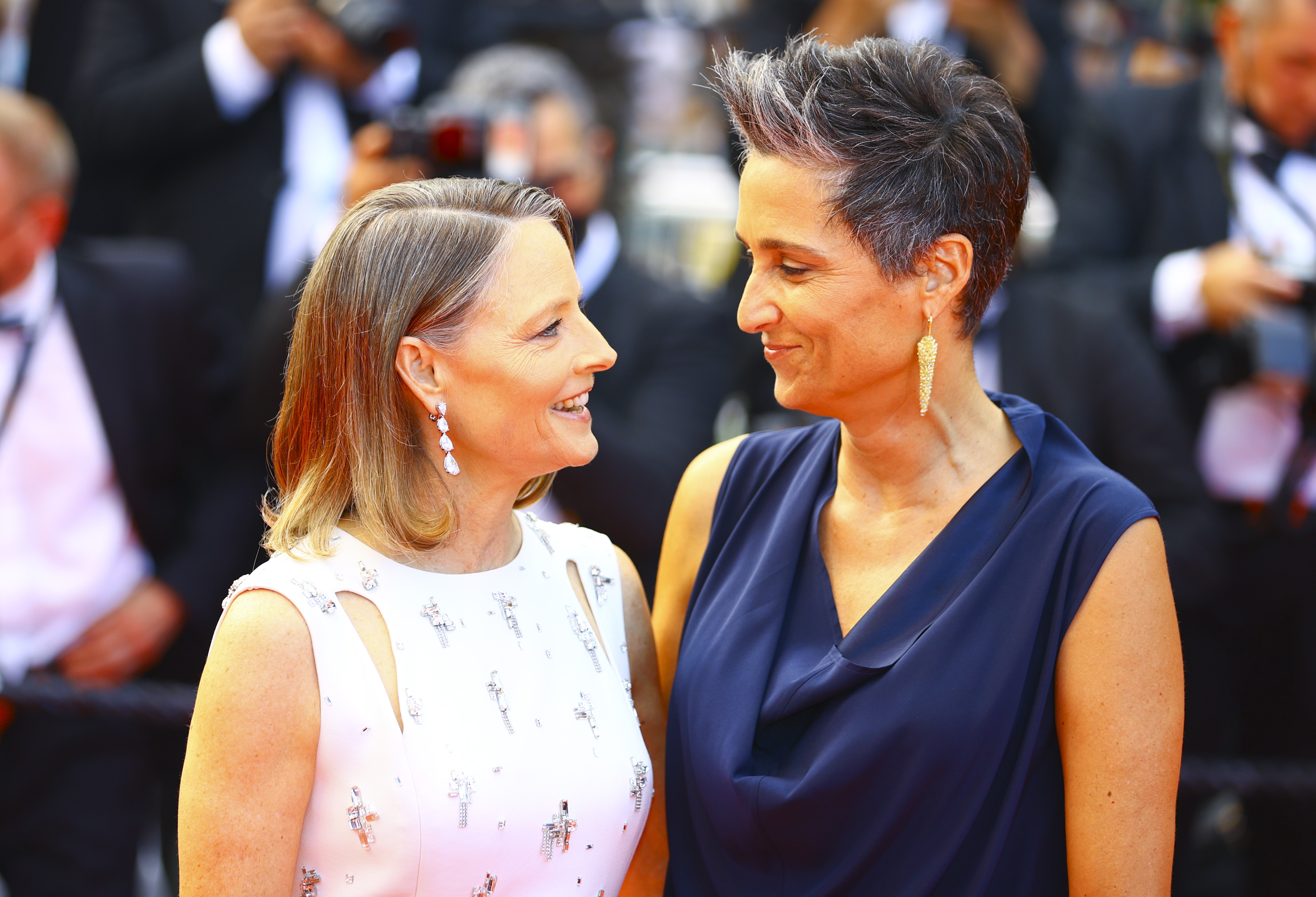 Jodie Foster und Ehefrau Alexandra Mary Hedison bei den Filmfestspielen in Cannes 2021 | Quelle: Getty Images