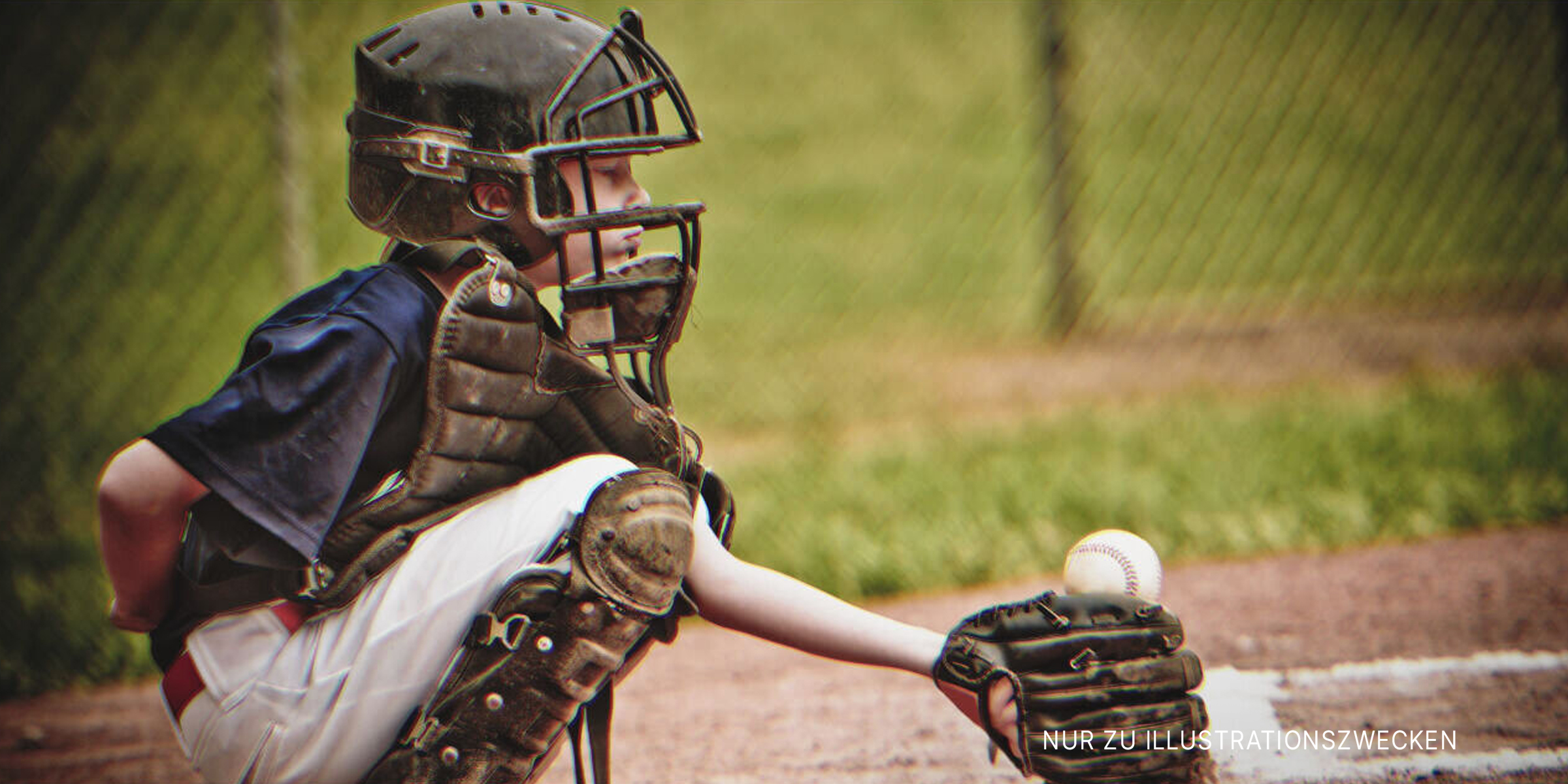 Junge spielt Baseball. | Quelle: Shutterstock