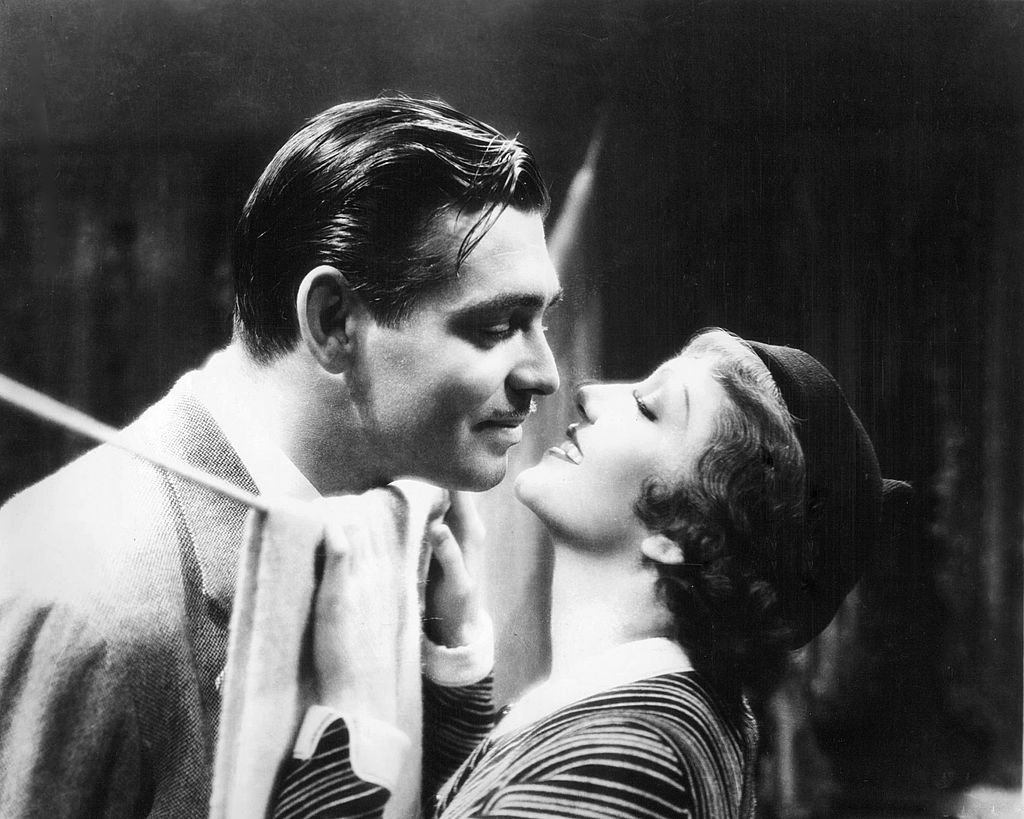 Clark Gable (1901 - 1960) und Claudette Colbert (1903 - 1996) in einer Werbung für "It Happened One Night" unter der Regie von Frank Capra, 1934. (Foto von Silver Screen Collection) I Quelle: Getty Images