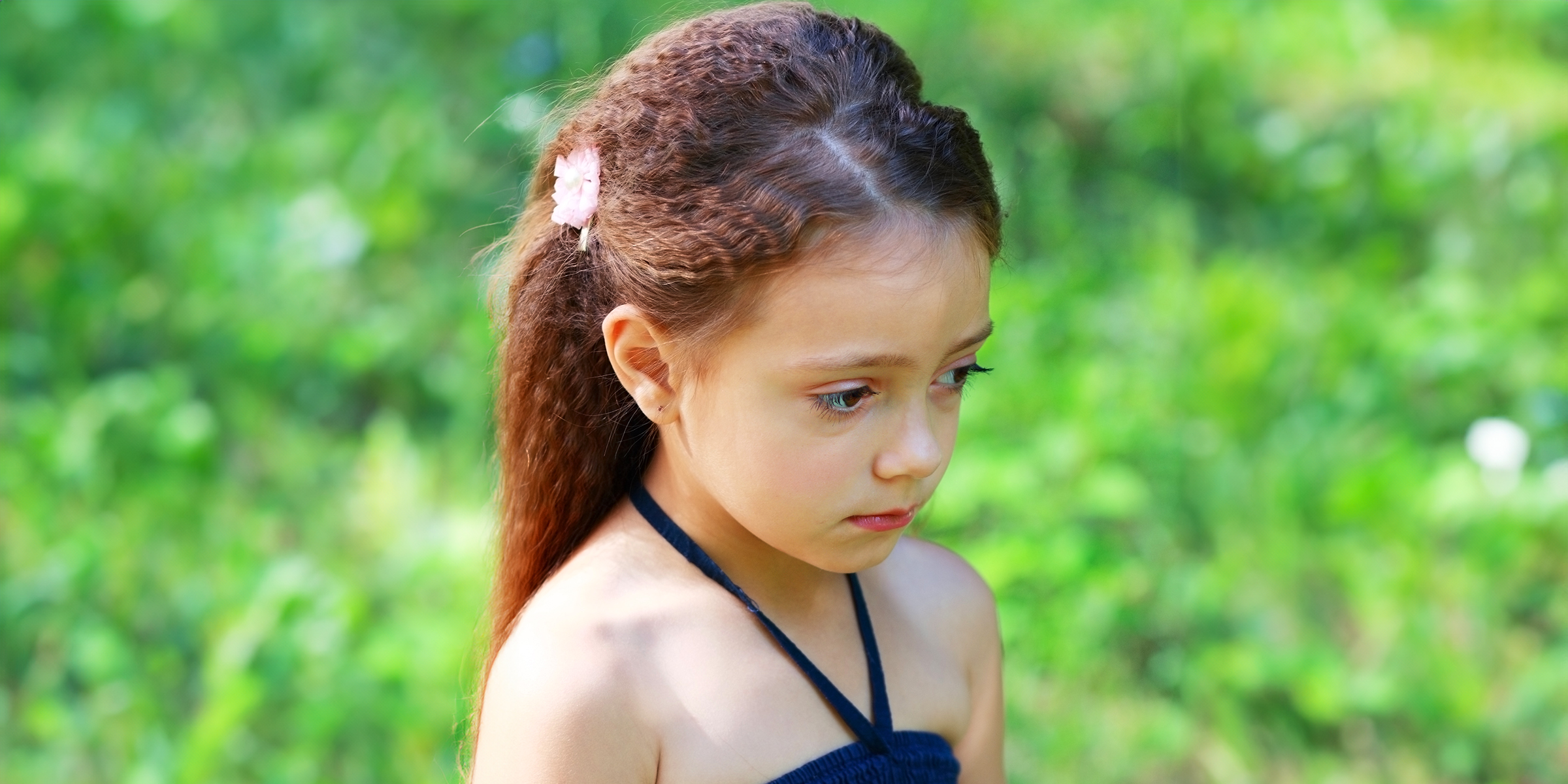 Ein trauriges kleines Mädchen | Quelle: Shutterstock