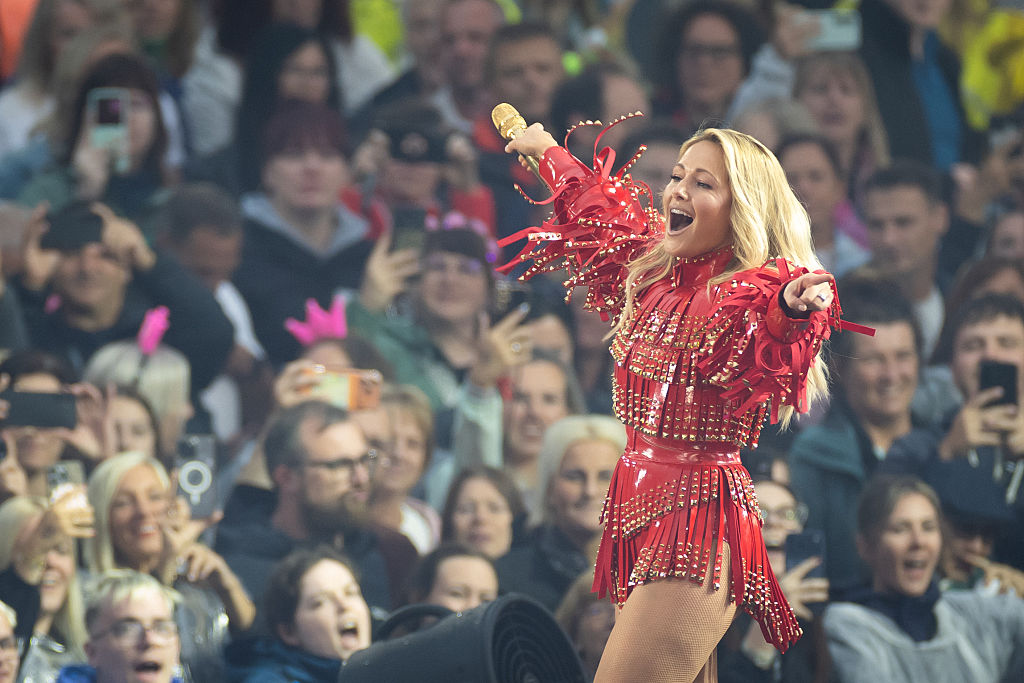 Helene Fischer tritt während der Eröffnungsshow der 360° Stadion Tour im Rudolf-Harbig-Stadion am 10. Juni 2026 in Dresden, Deutschland, auf. | Quelle: Getty Images