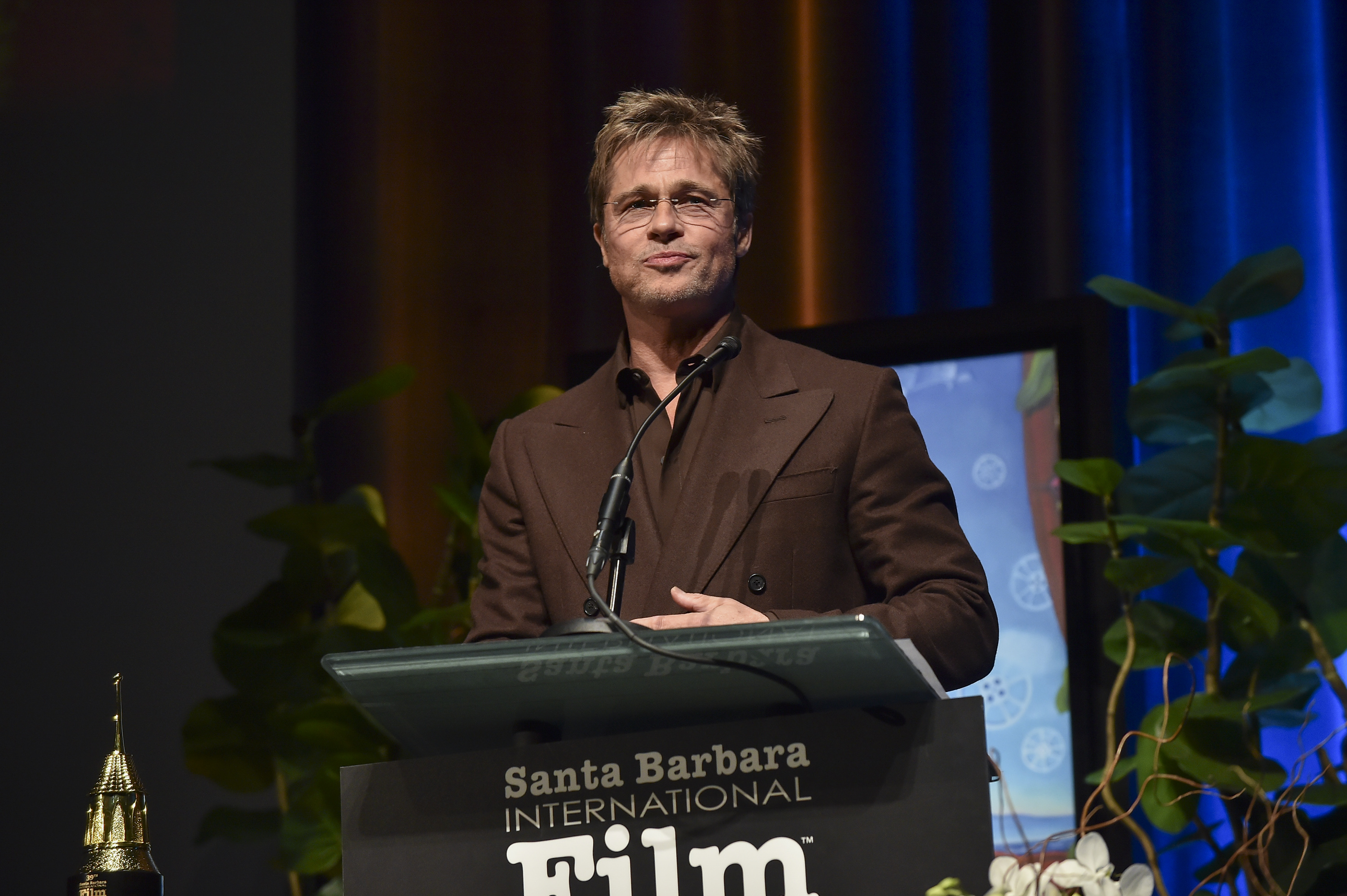 Brad Pitt spricht bei der Preisverleihung des Santa Barbara International Film Festival Outstanding Performer of the Year Award in Santa Barbara, Kalifornien am 8. Februar 2024 | Quelle: Getty Images