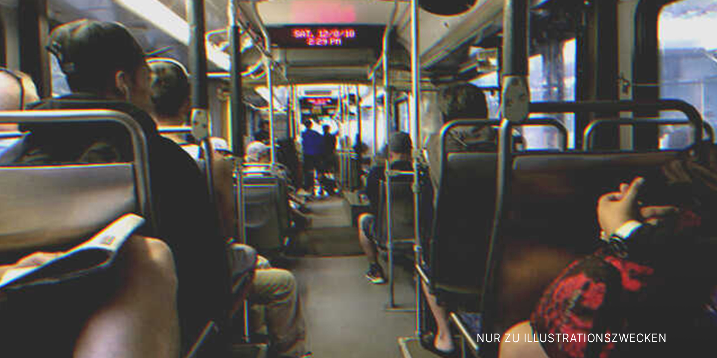 Fahrgäste im Bus | Quelle: Flickr / Simon_sees