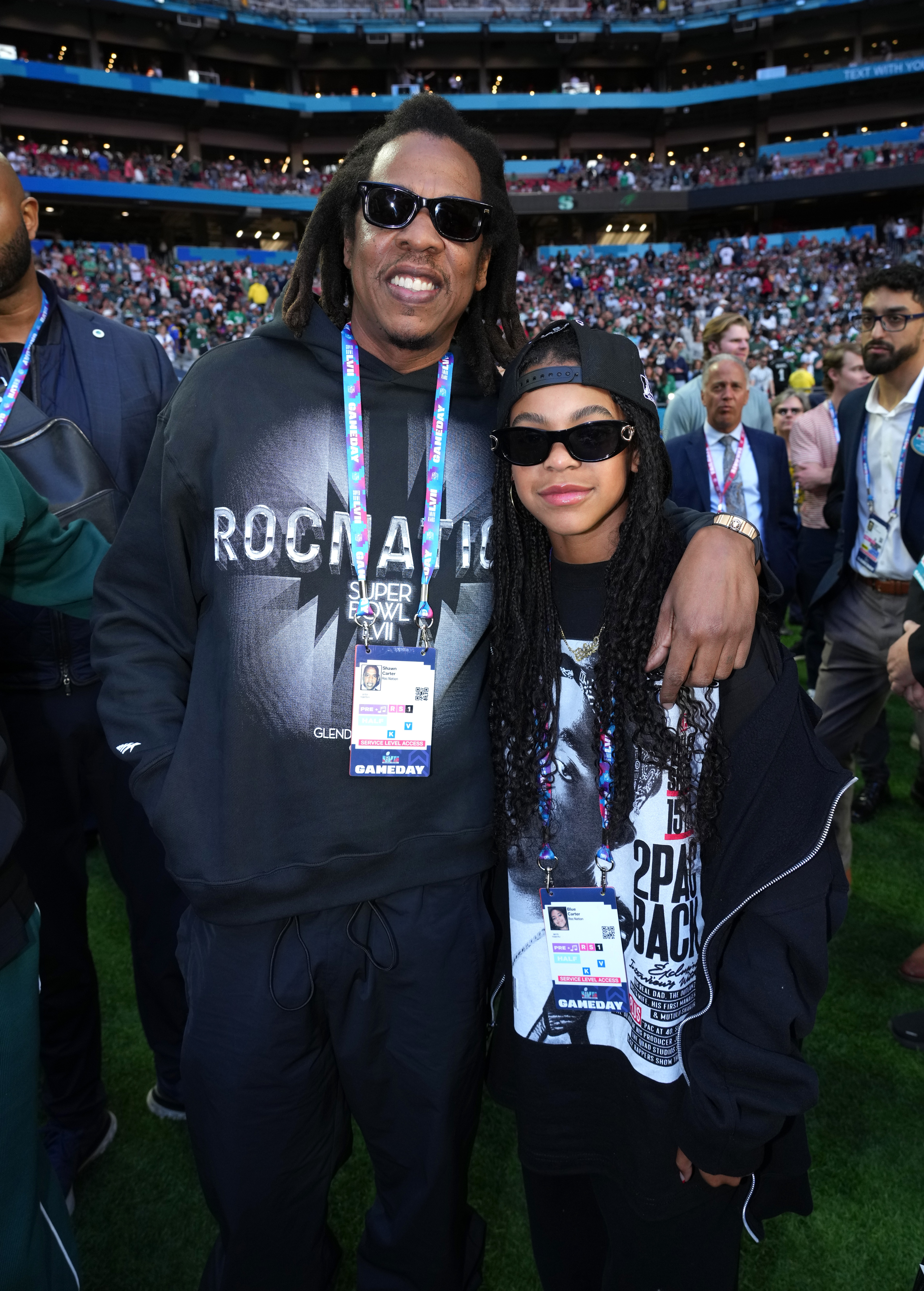 Jay-Z und Blue Ivy Carter besuchen den Super Bowl LVII am 12. Februar 2023 in Glendale, Arizona. | Quelle: Getty Images