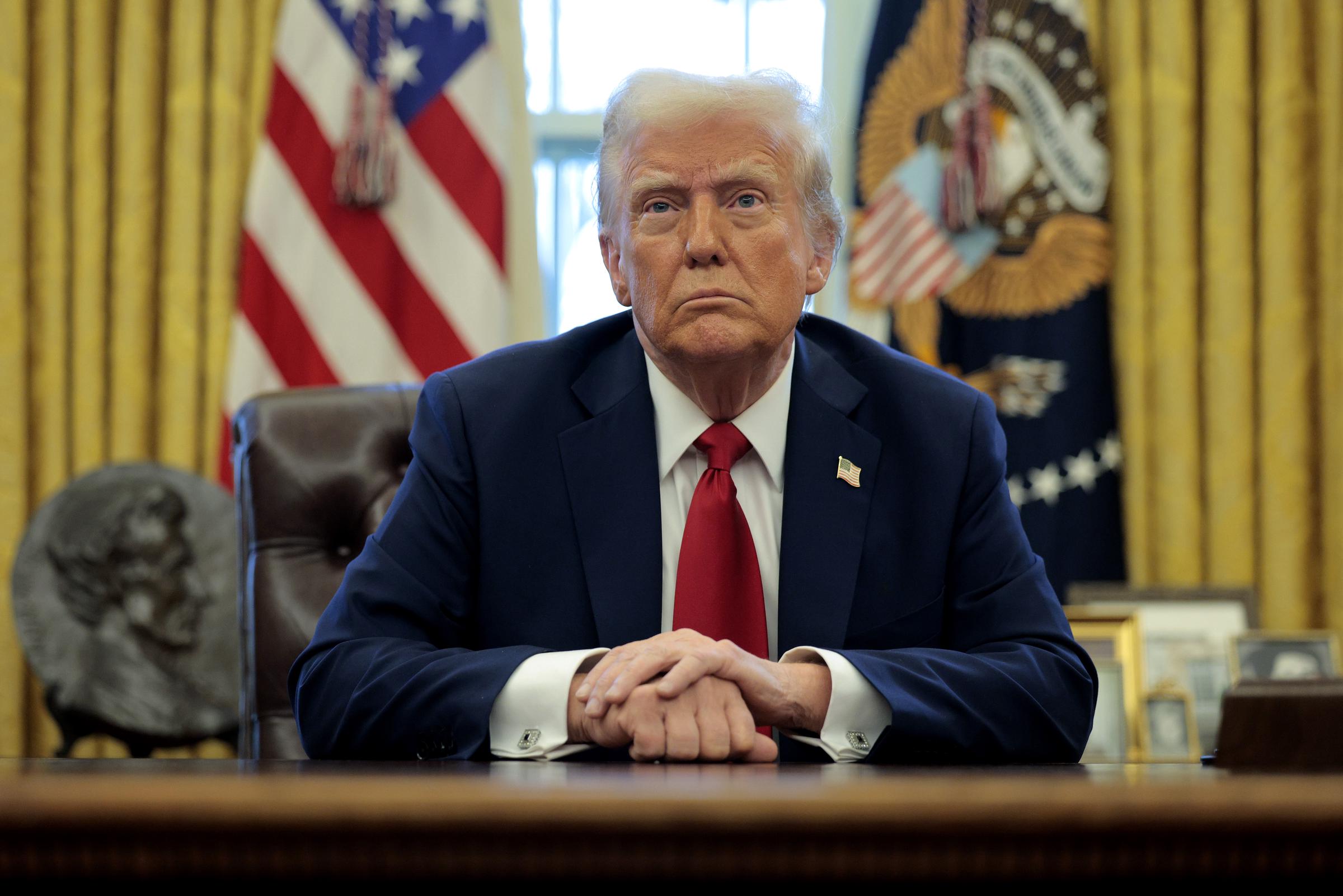 Präsident Donald Trump während einer Diskussion mit Reportern in Washington, D.C. am 30. Januar 2025. | Quelle: Getty Images