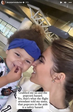 Jessie James Decker mit Blaire | Quelle: instagram.com/jessiejamesdecker