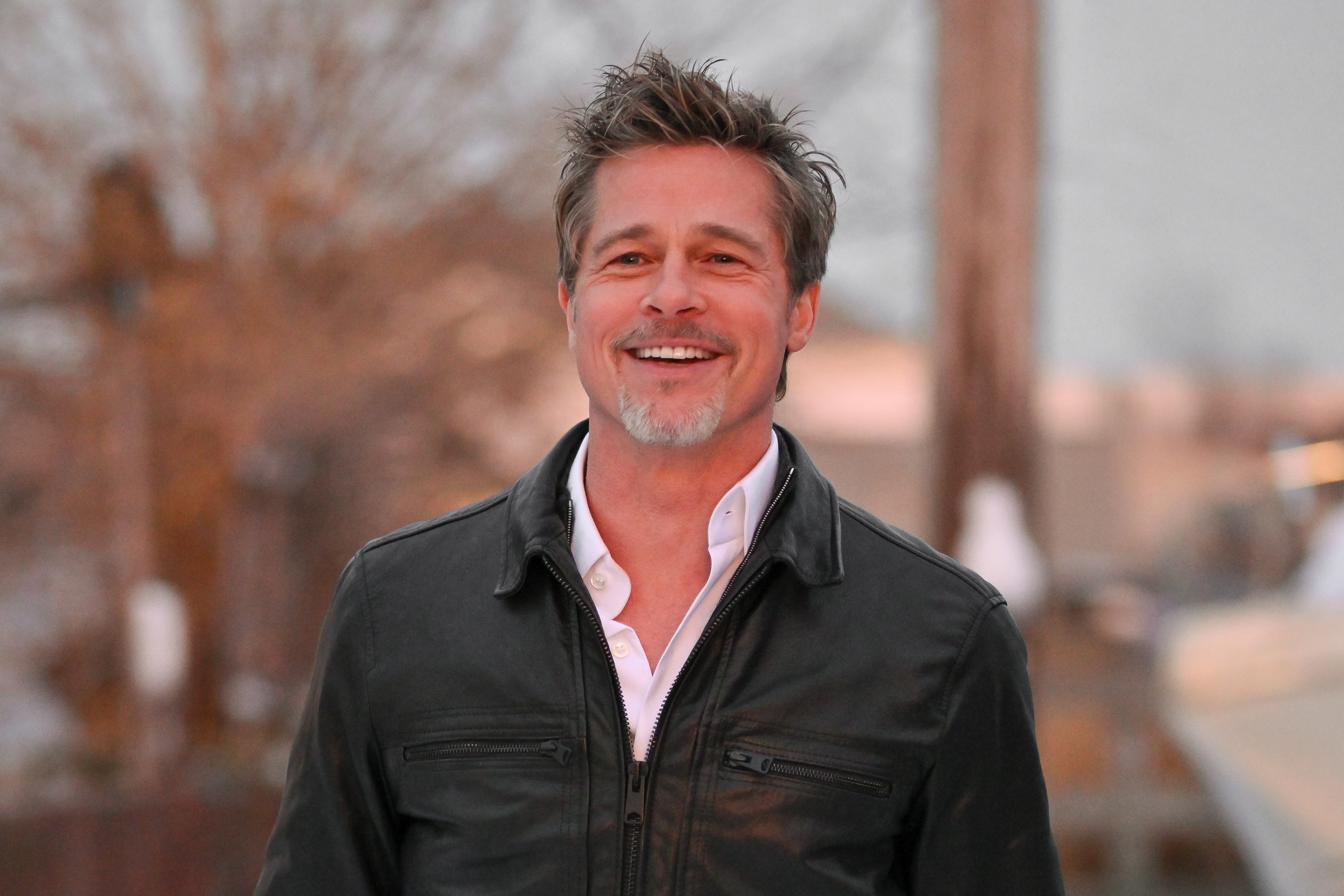 Brad Pitt am Set von "Wolves" in Old Howard Beach am 13. Februar 2023, in New York City. | Quelle: Getty Images