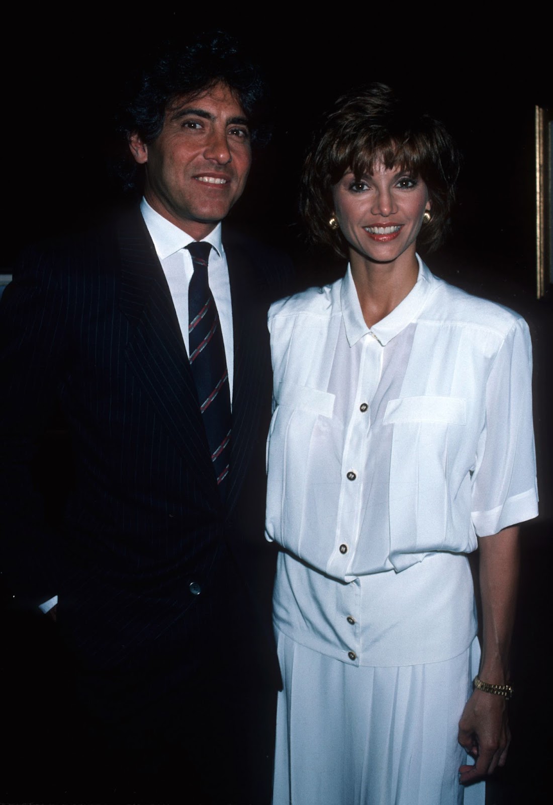 Harry Glassman und Victoria Principal bei der Ausstellung der Peterson Galleries am 16. Mai 1984 in Hollywood, Kalifornien. | Quelle: Getty Images