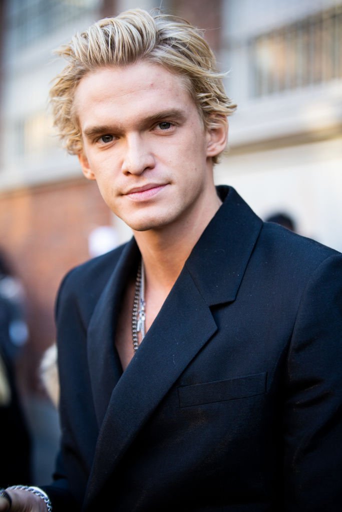 Cody Simpson ist außerhalb der Fendi-Show während der Mailänder Herrenmode-Woche am 13. Januar 2020 in Mailand, Italien, zu sehen. (Foto von Claudio Lavenia) I Quelle: Getty Images