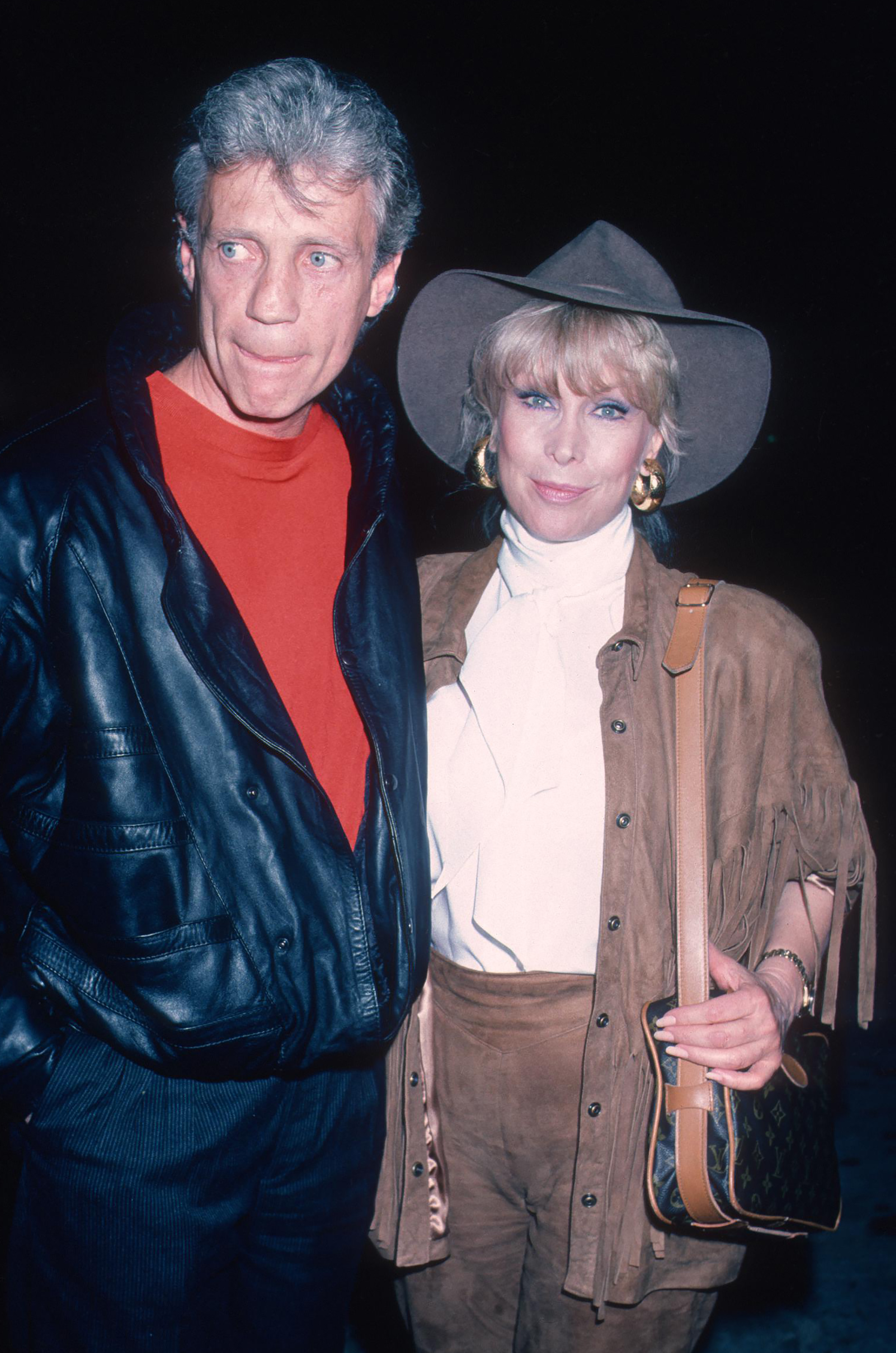 Stanley Frileck und Barbara Eden besuchen die Premiere von "A Fine Mess" am 19. März 1986 in Hollywood, Kalifornien. | Quelle: Getty Images