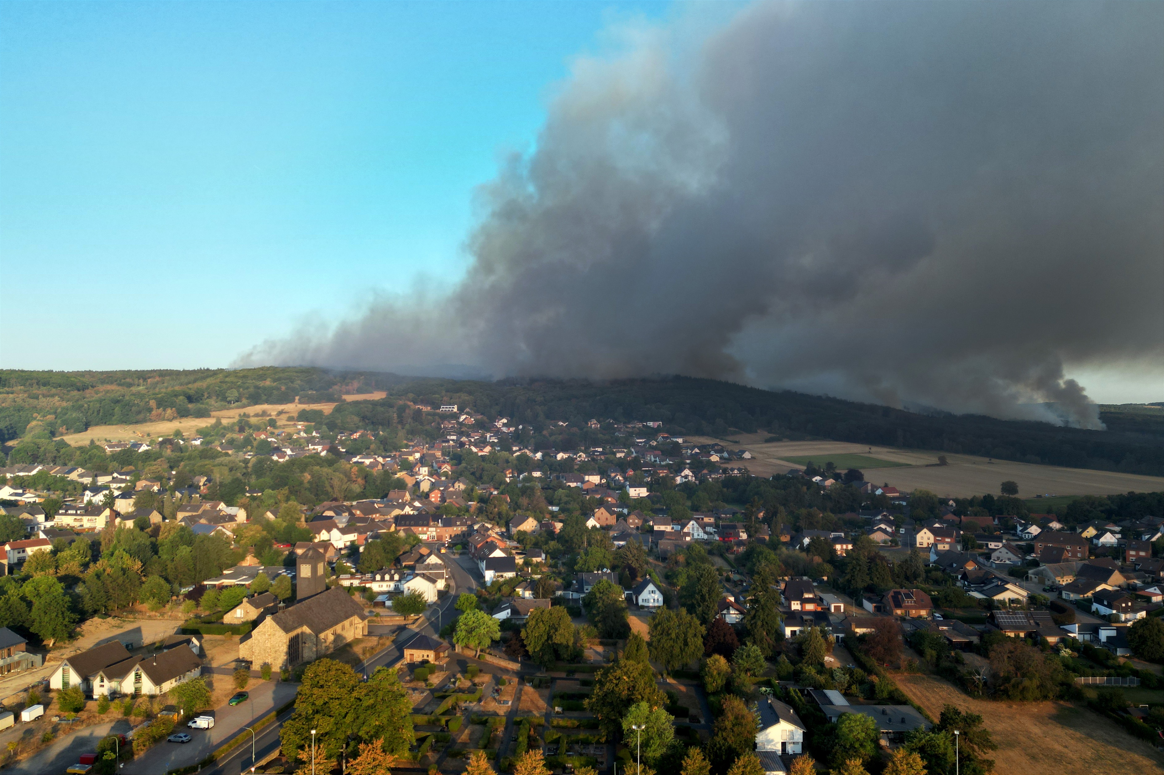 Aufnahme des Waldbrandes im Hürtgenwald | Quelle: Getty Images