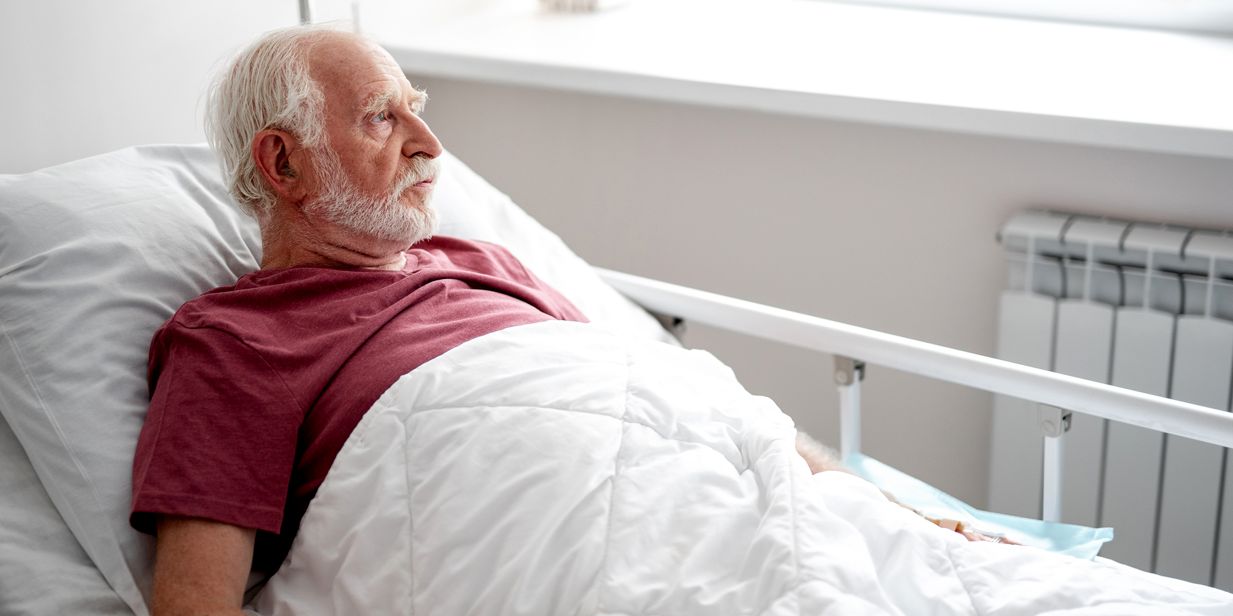 Ein alter Mann in einem Krankenhaus | Quelle: Shutterstock