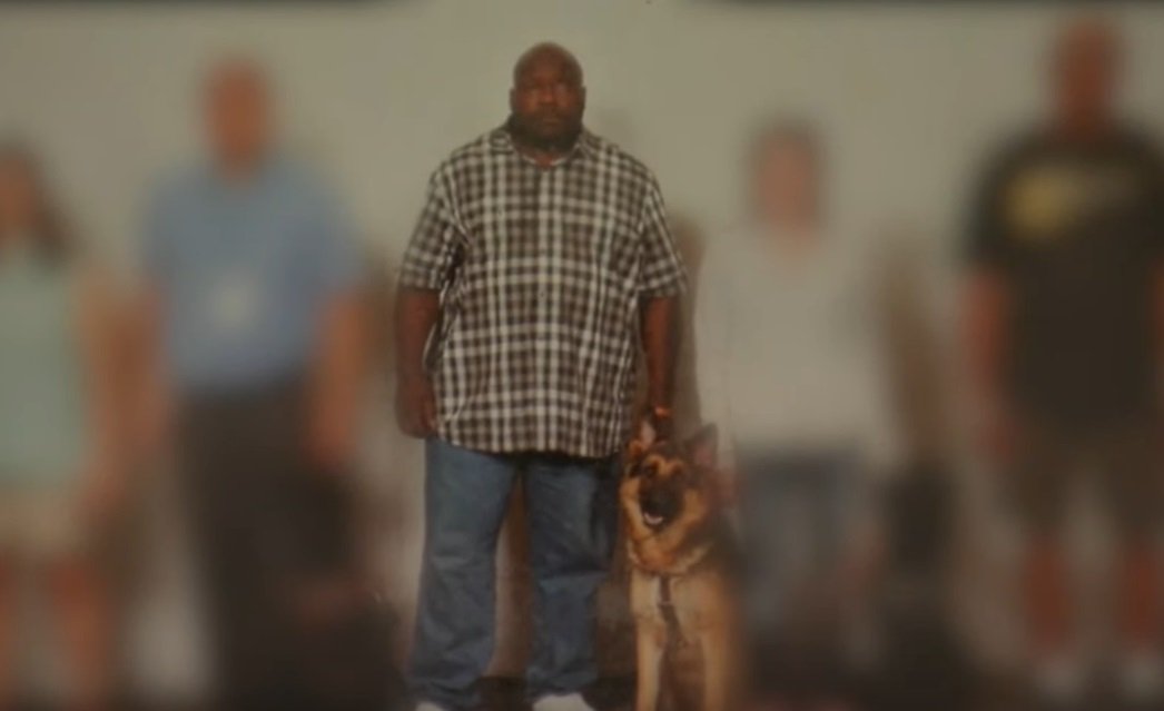 Kevin Coachman und sein Hund Lucca | Quelle: YouTube/ABC 7 Chicago
