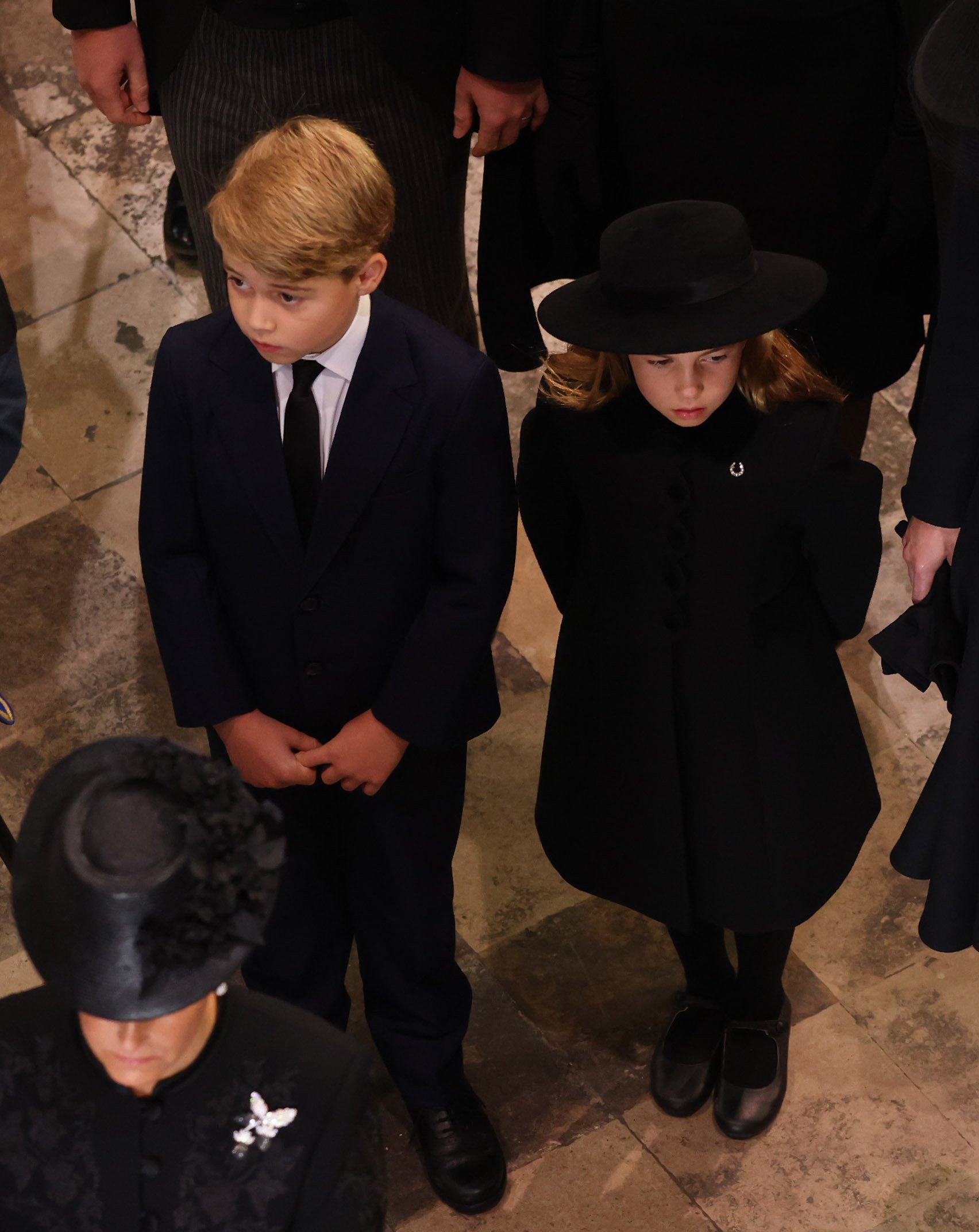 Prinz George von Wales und Prinzessin Charlotte treffen am 19. September 2022 in London, England, zum Staatsbegräbnis von Königin Elizabeth II. in der Westminster Abbey ein | Quelle: Getty Images