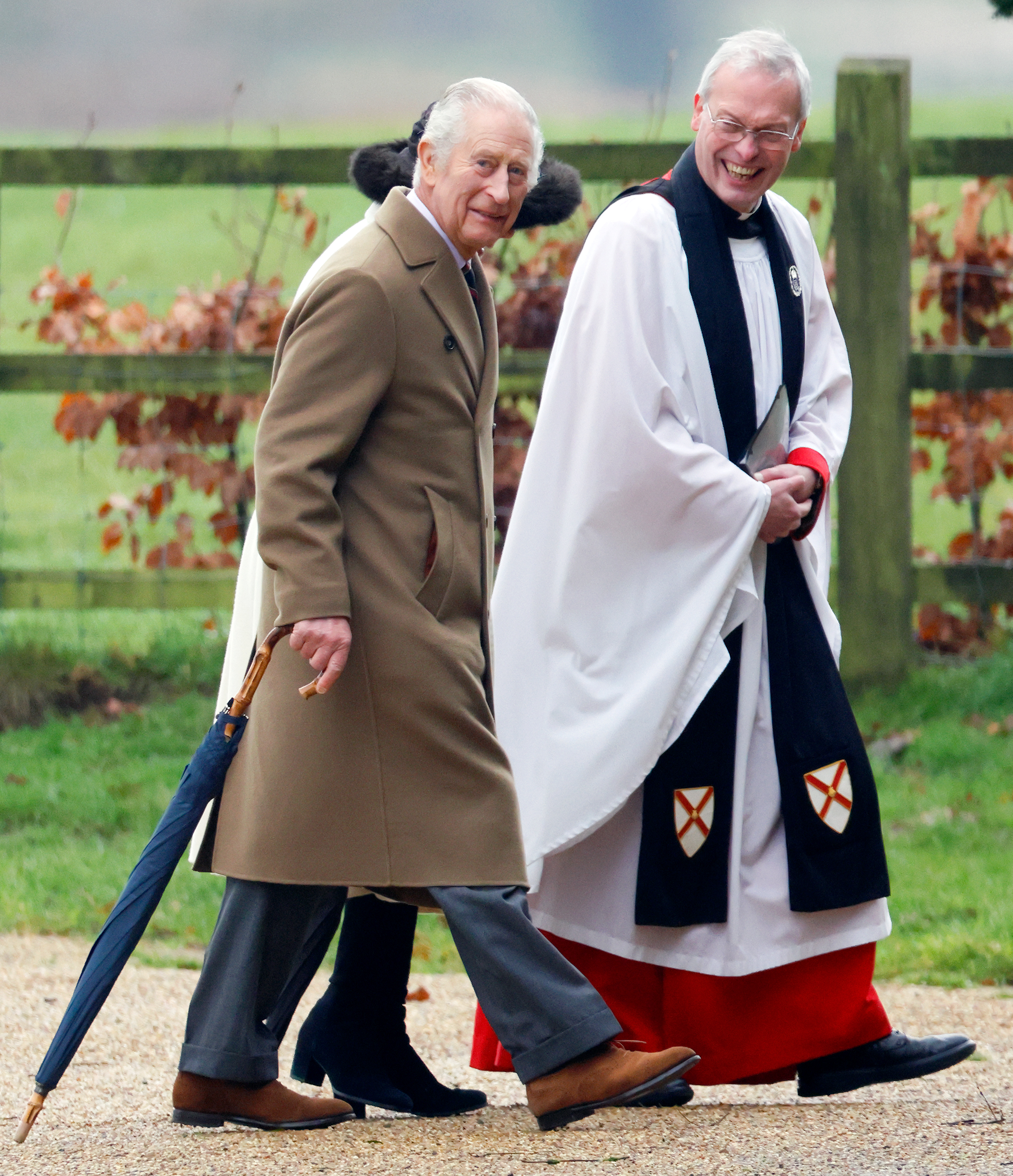 König Charles III. und Königin Camilla besuchen den Sonntagsgottesdienst in der St. Mary Magdalene Church in Sandringham am 11. Februar 2024 | Quelle: Getty Images