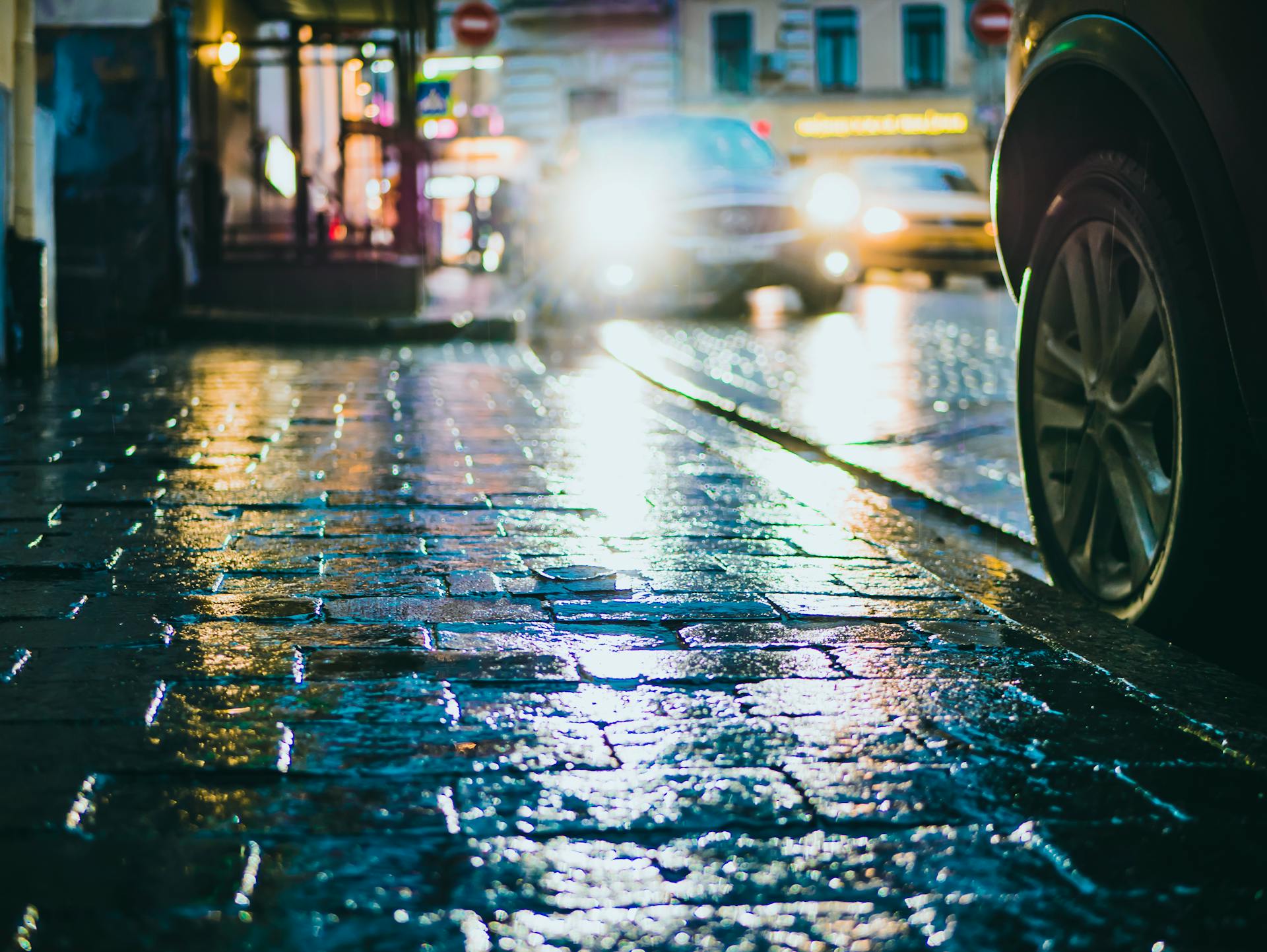 Ein Bürgersteig | Quelle: Pexels